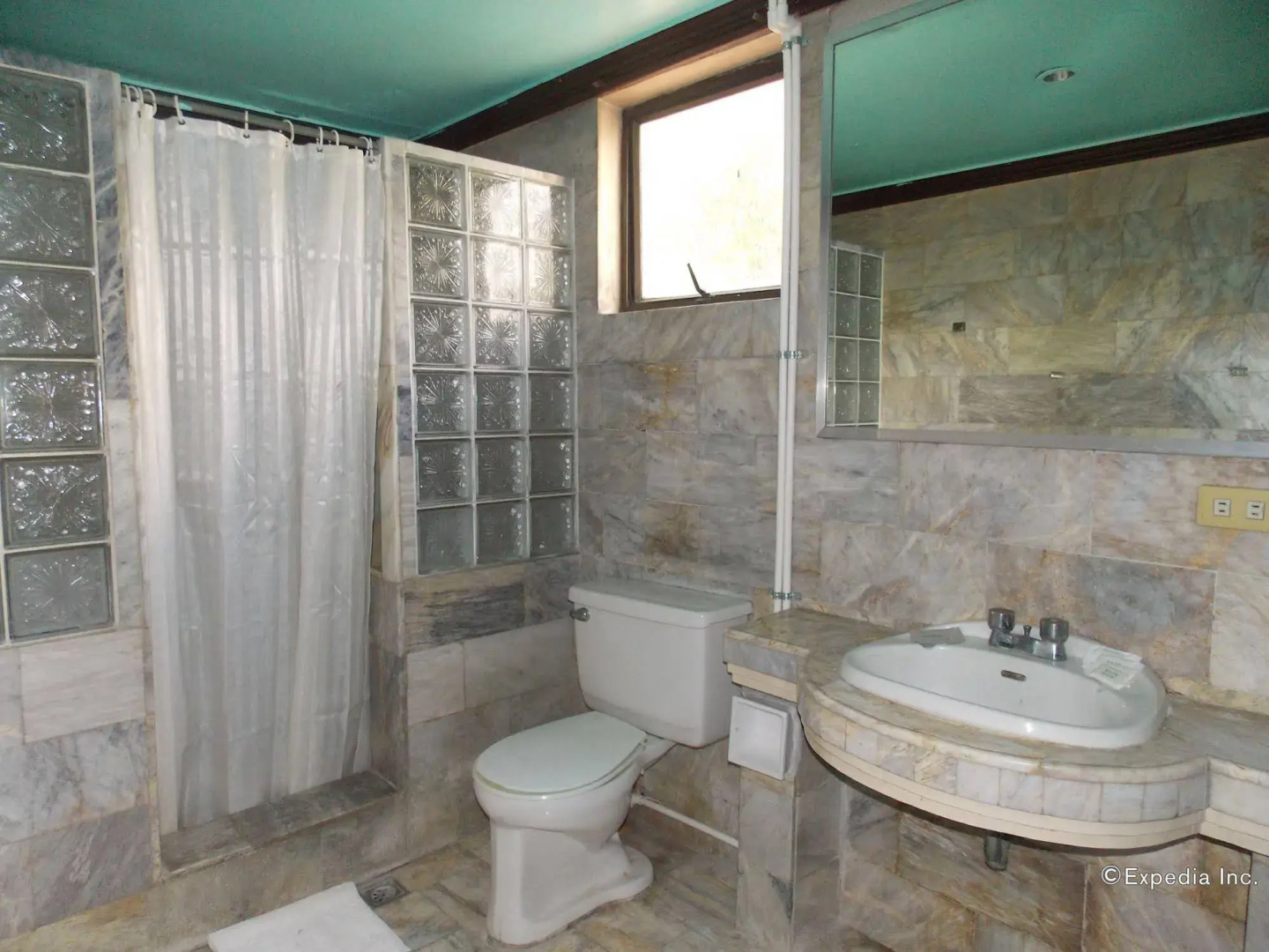 Regatta Residence Hotel