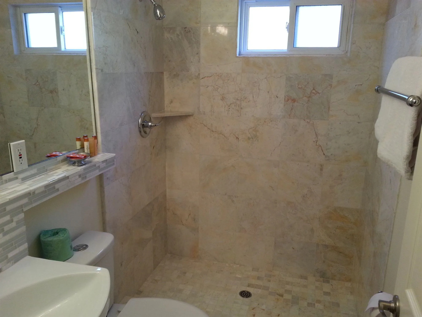 Vendange Carmel Inn & Suites