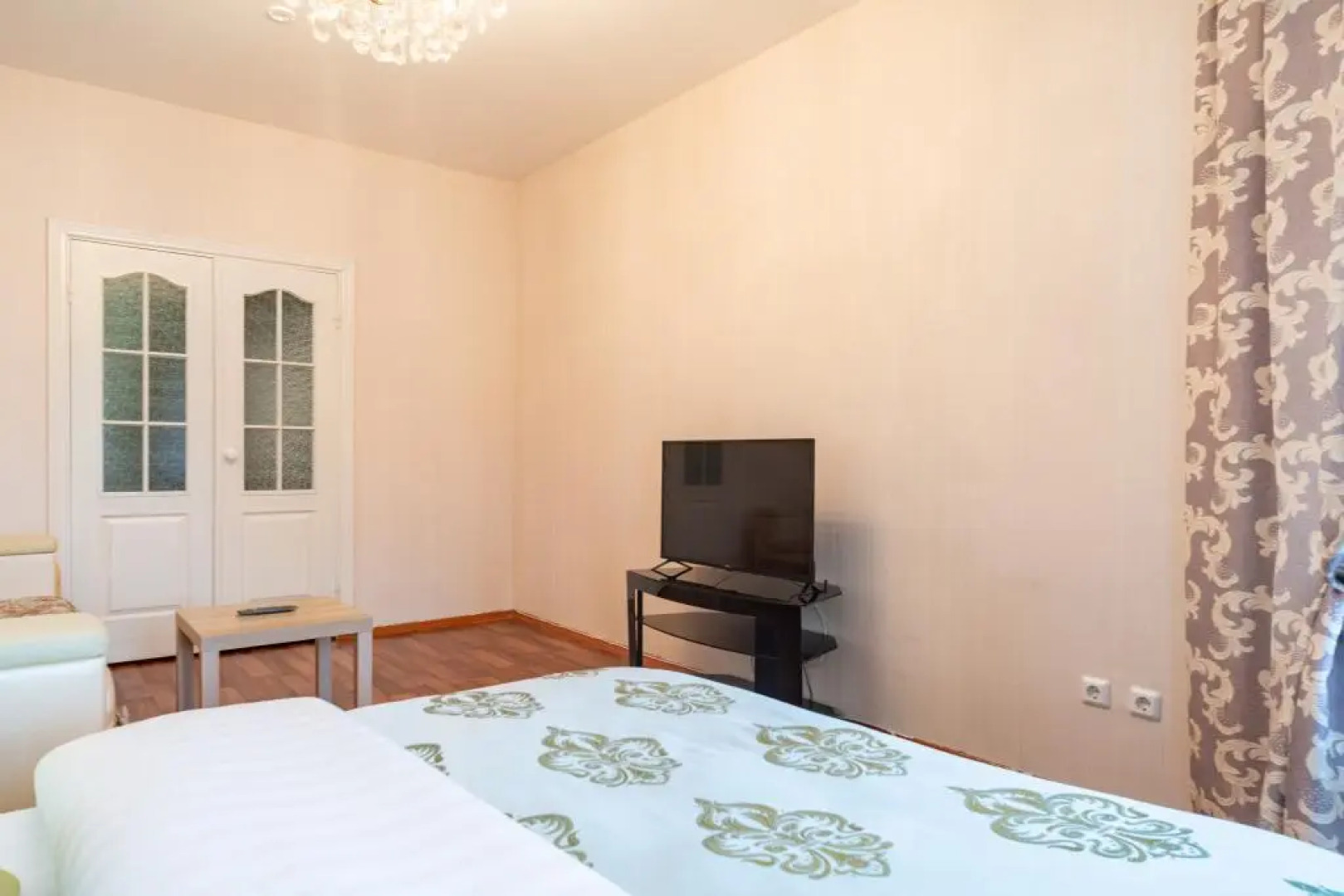 Пять звезд на Мира 94