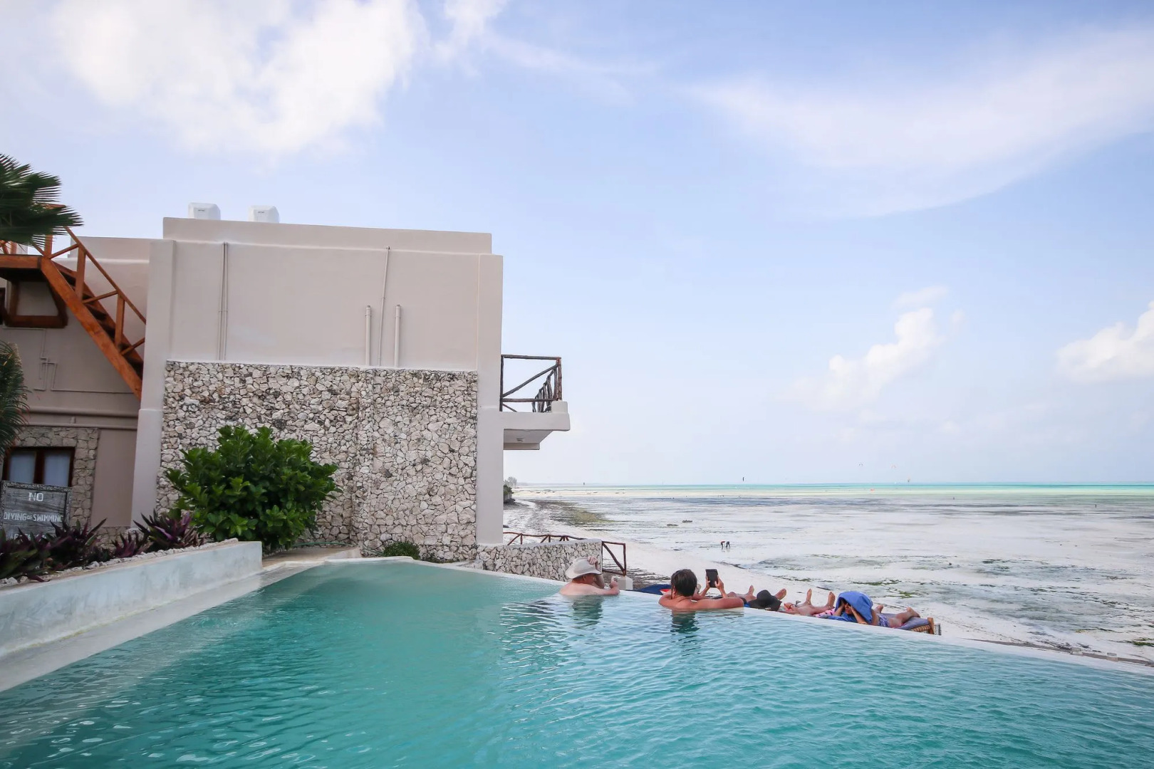 Coral Rocks Hotel & Restaurant