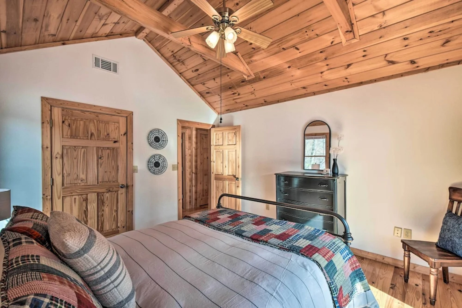 'the River Rest' Ellijay Cabin w/ Hot Tub!