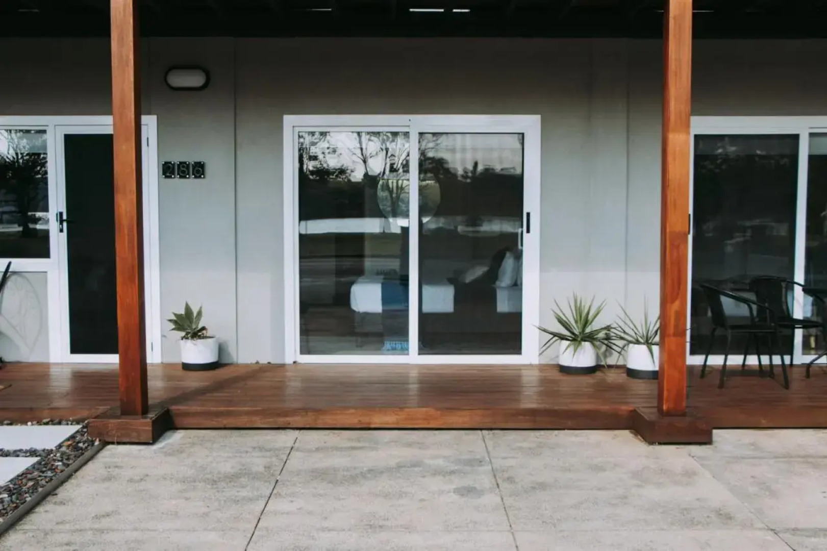 The Wheelhouse - 2BR Waterfront Apt in town