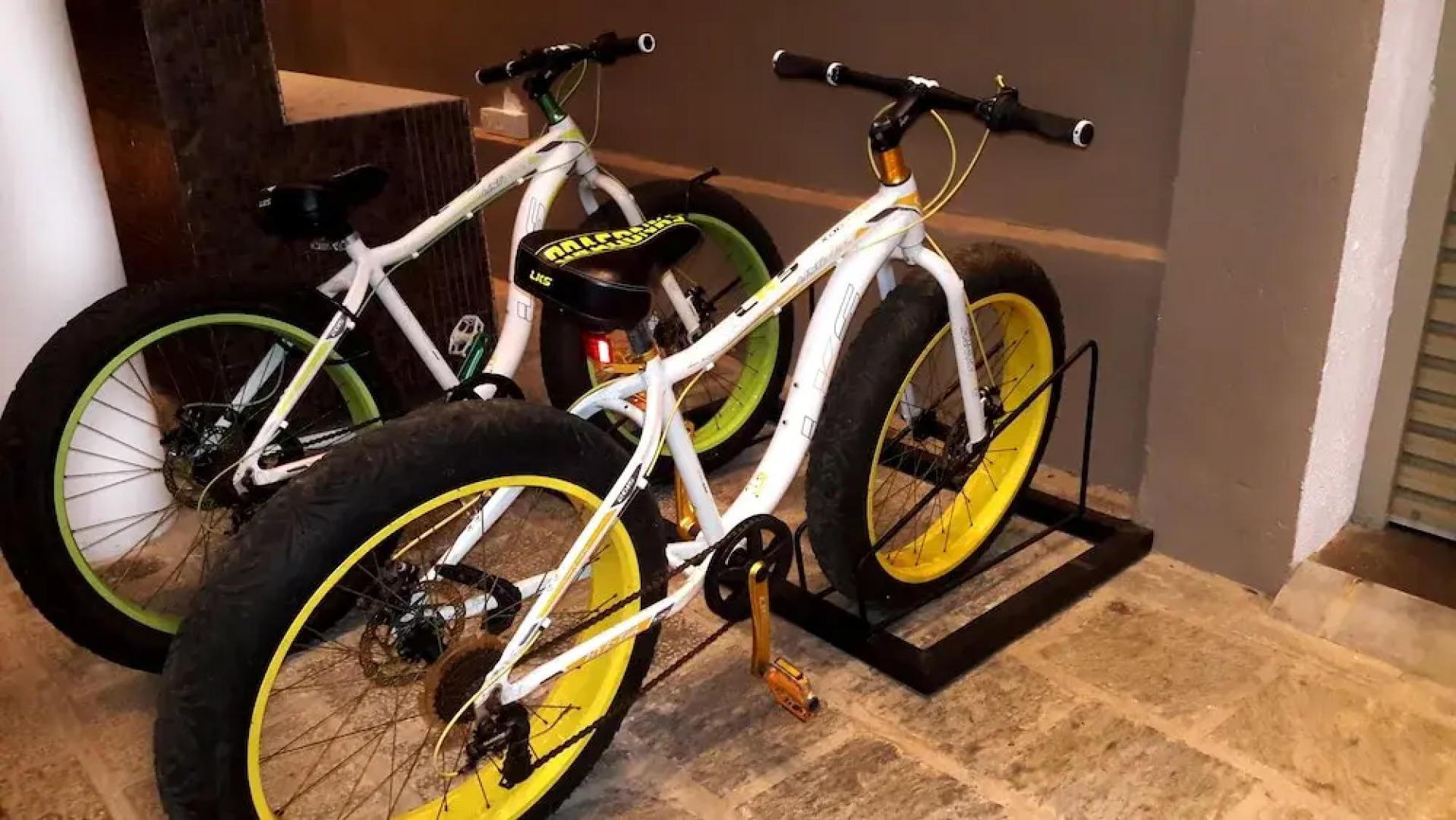 Taprospa  Footprints"