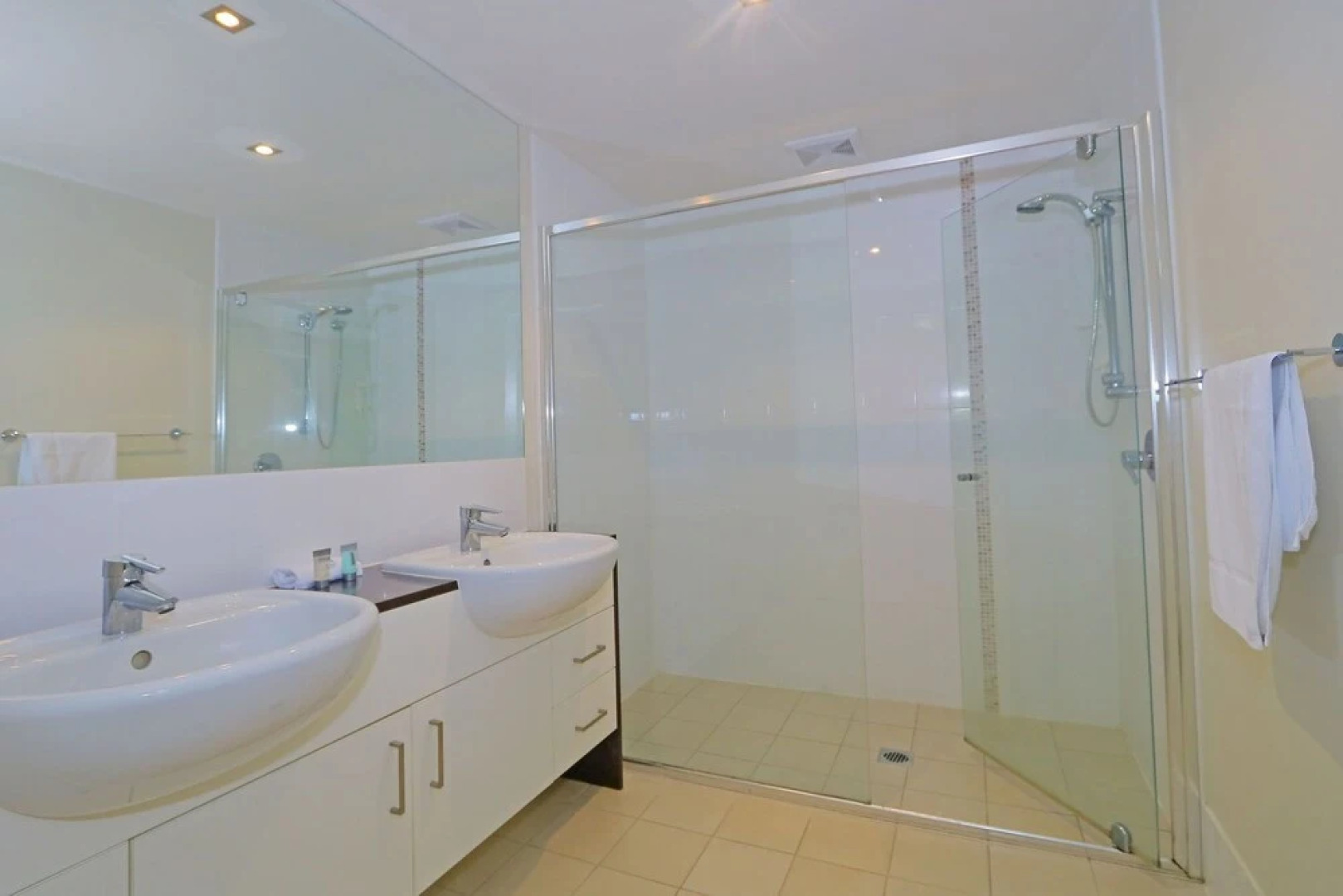 Drift North #2 - Swim up Apartment