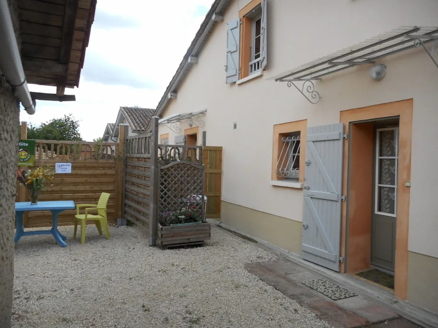 Les 3 Gîtes la Glycine