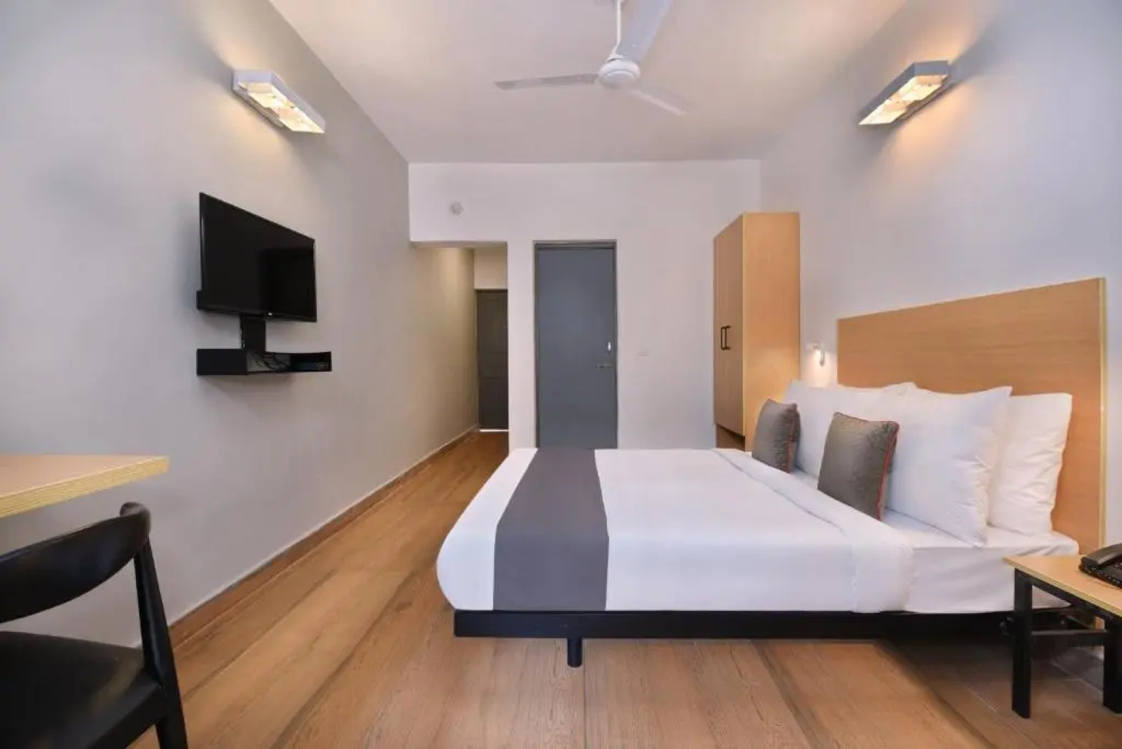 OYO Townhouse 256 Silver Palm Resort