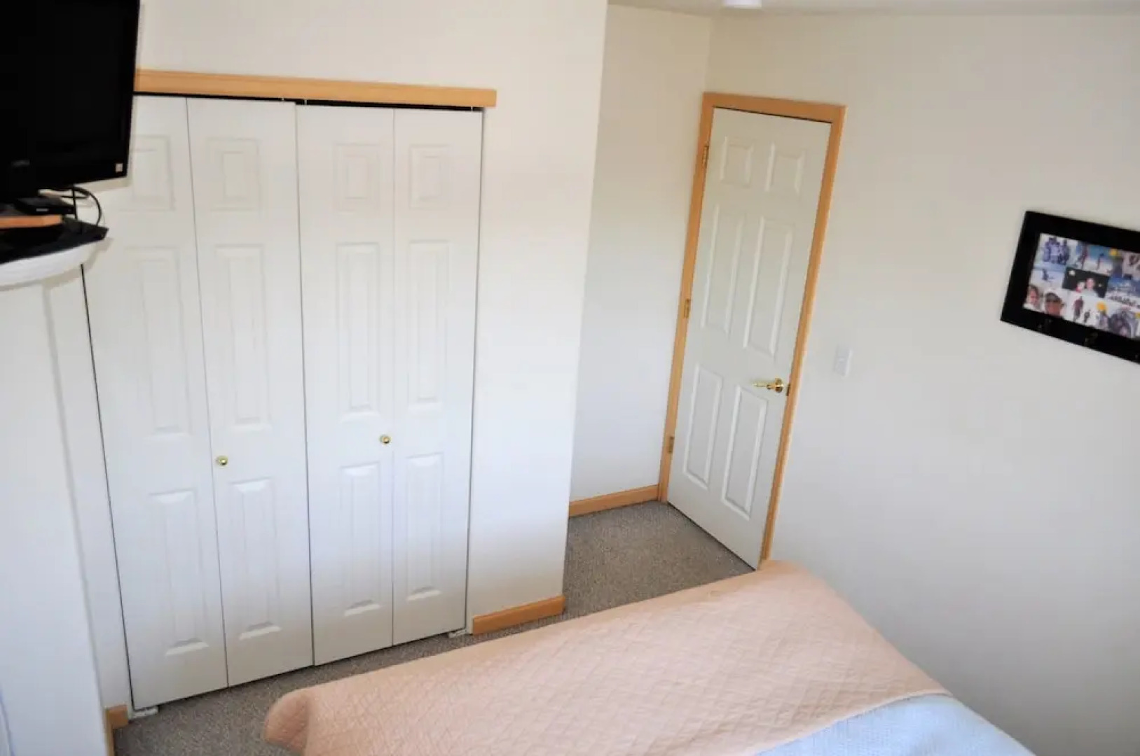 Timber 2 bed 2 bath 2 Br condo by RedAwning