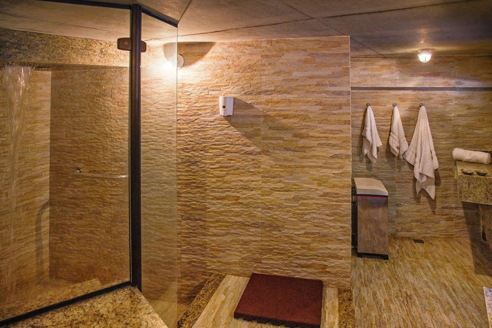 Sitio na Serra dos Orgaos com rio de aguas cristalinas