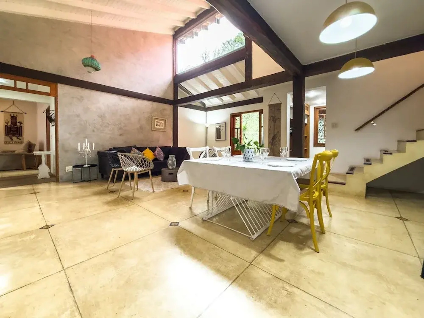 Casa com Piscina Privativa e Natureza – Granja Viana, São Paulo