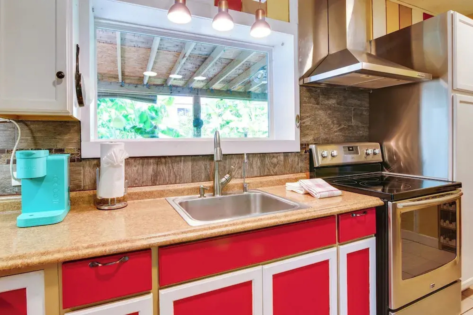 Deck, Fire Pit & Grill: Port Isabel Home!