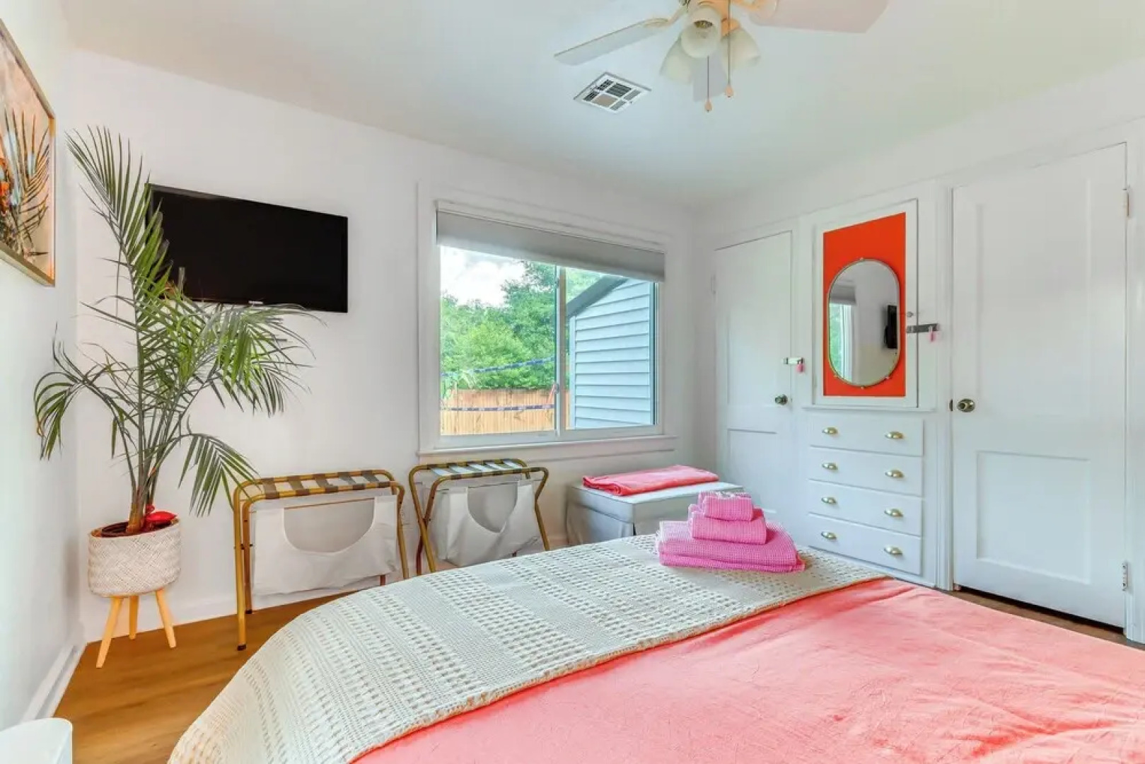 Retro-tropical Pensacola Home - 3 Mi to Downtown!