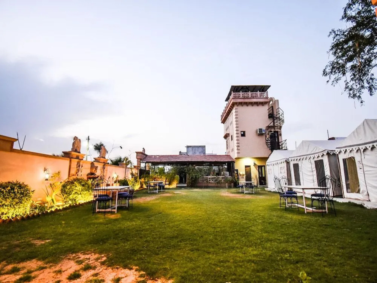 Oyo 42636 Zest Damodar Garh