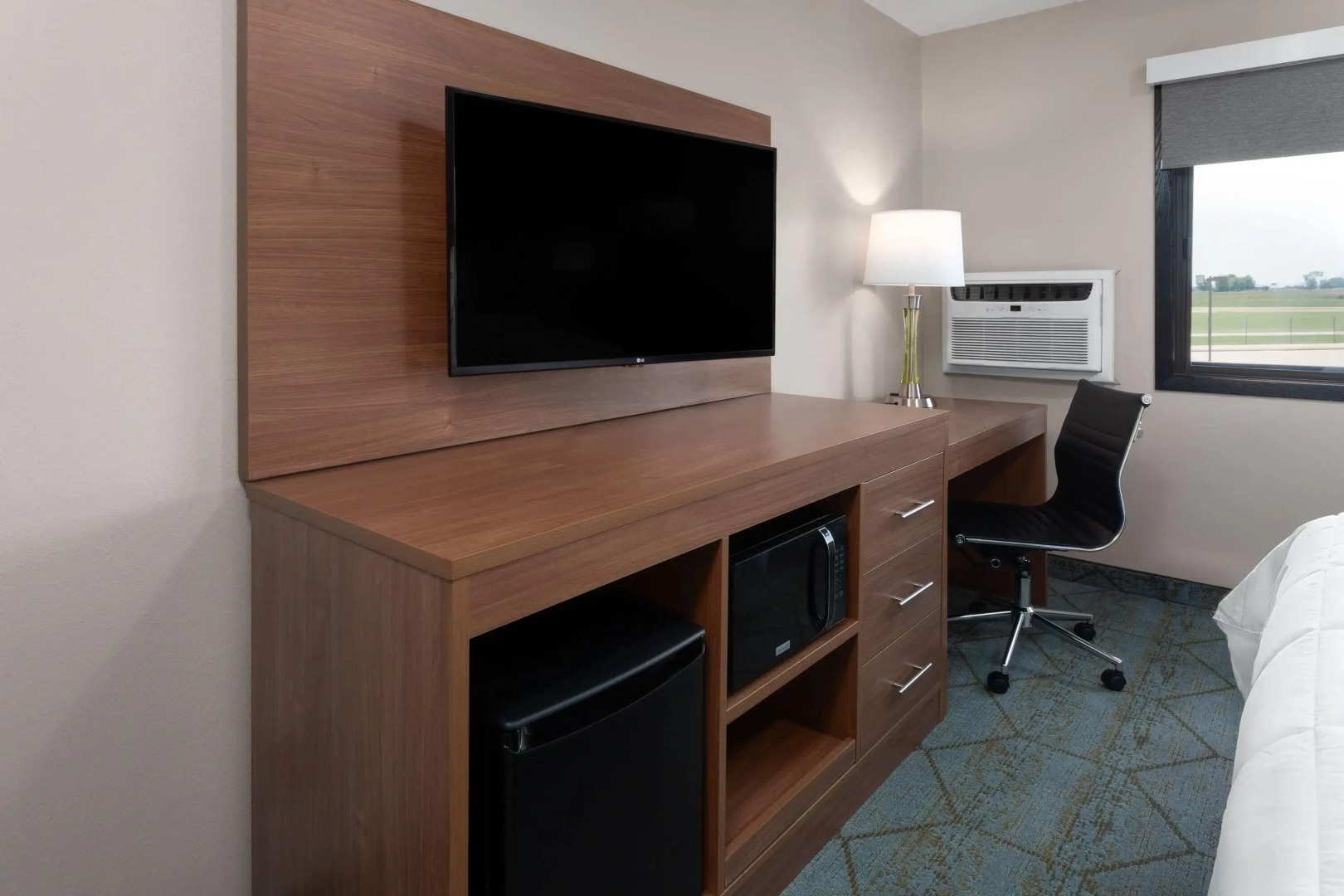 Baymont by Wyndham Oshkosh Airport