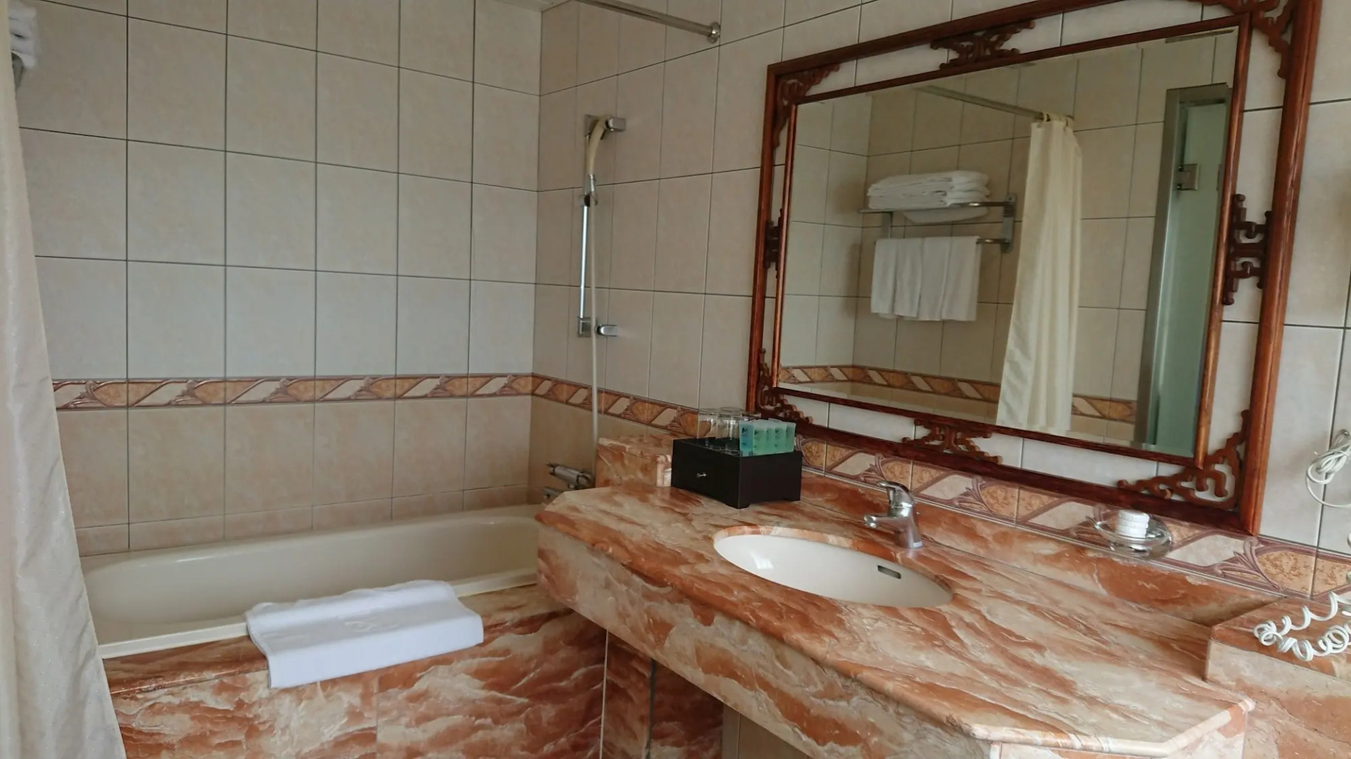 King's Paradise Hotel