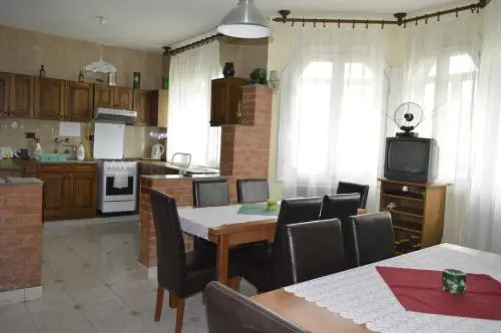 Laci Maganszallashely