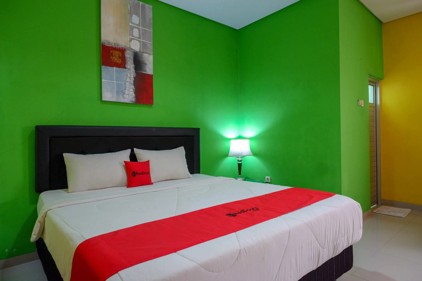 RedDoorz near Bandara Adi Soemarmo Solo