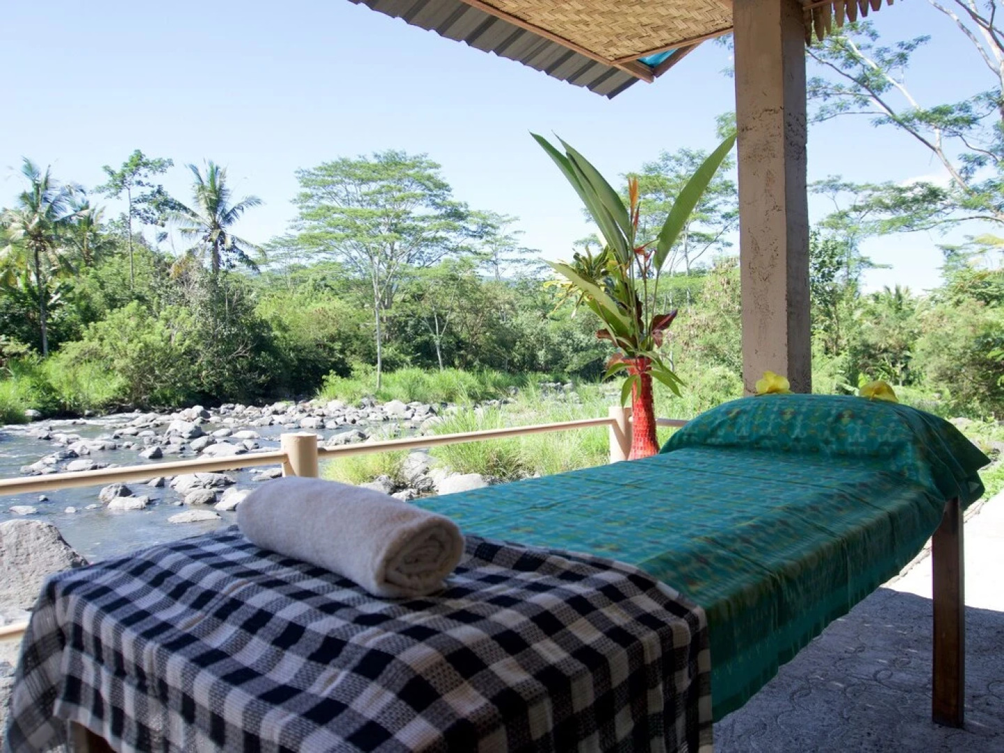 Tepi Sungai Guesthouse & Restaurant