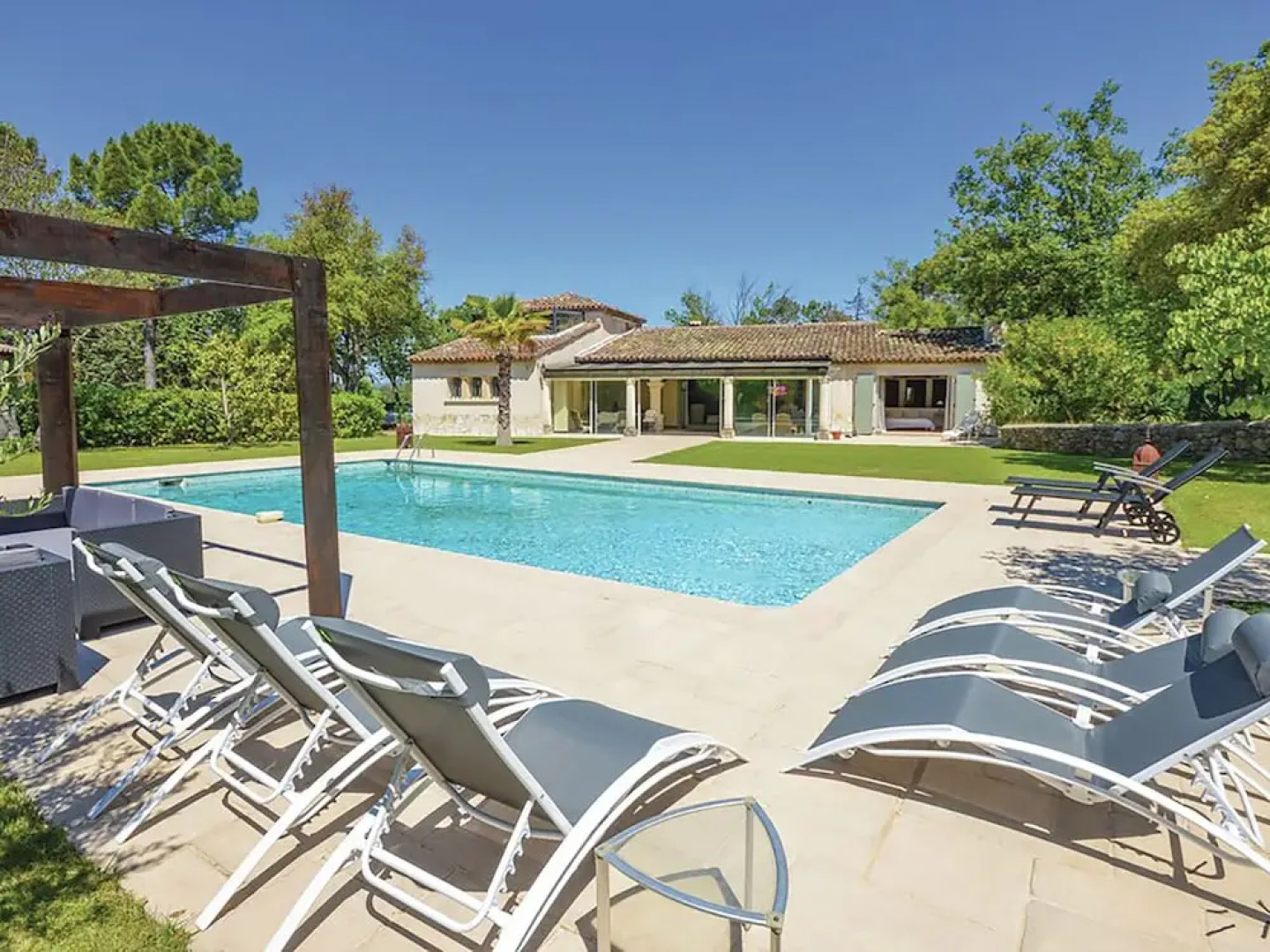 Top! Villa With Heated Jacuzzi, Private Pool, Large Lawn and Outdoor Kitchen