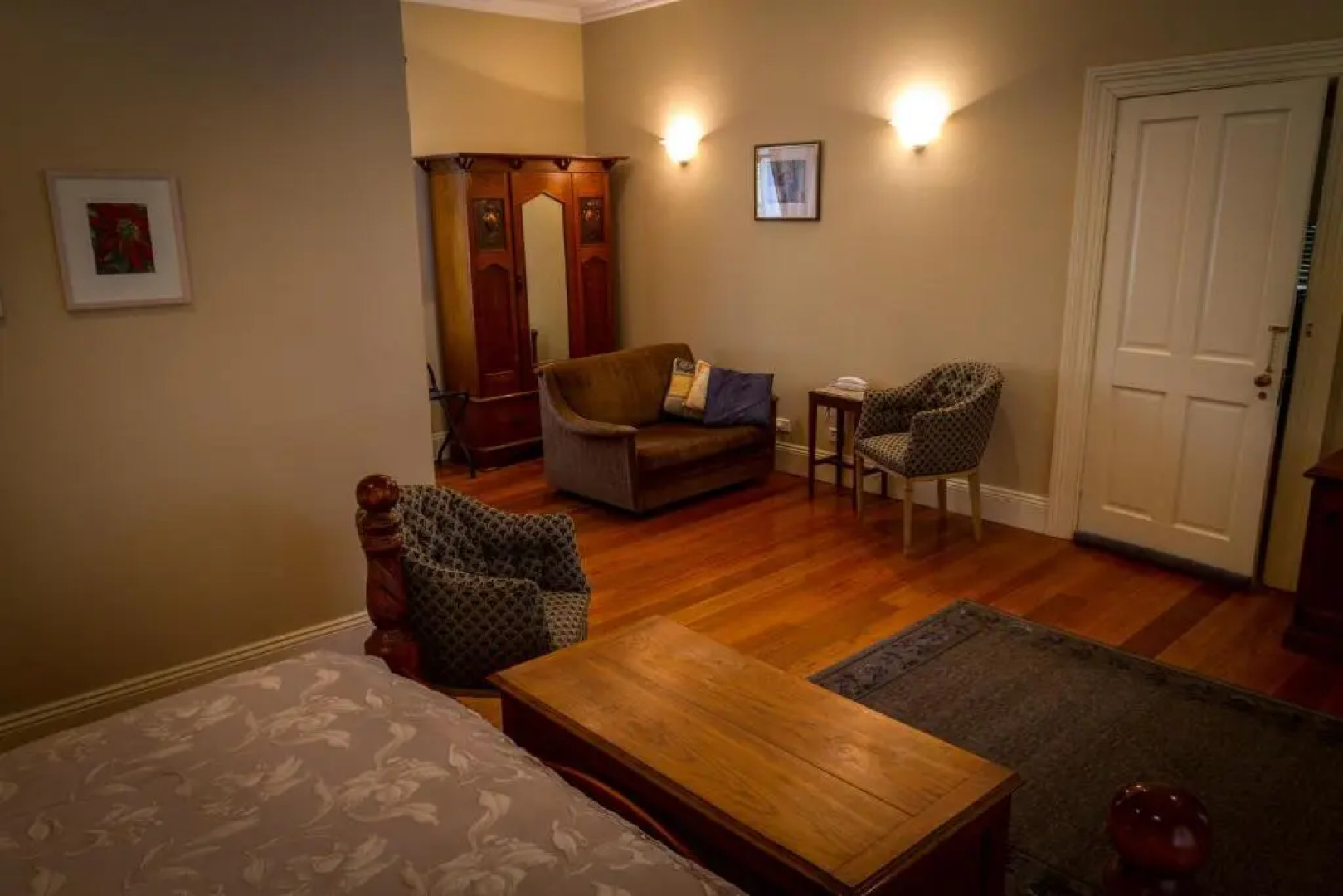 Tizzana Winery Bed & Breakfast