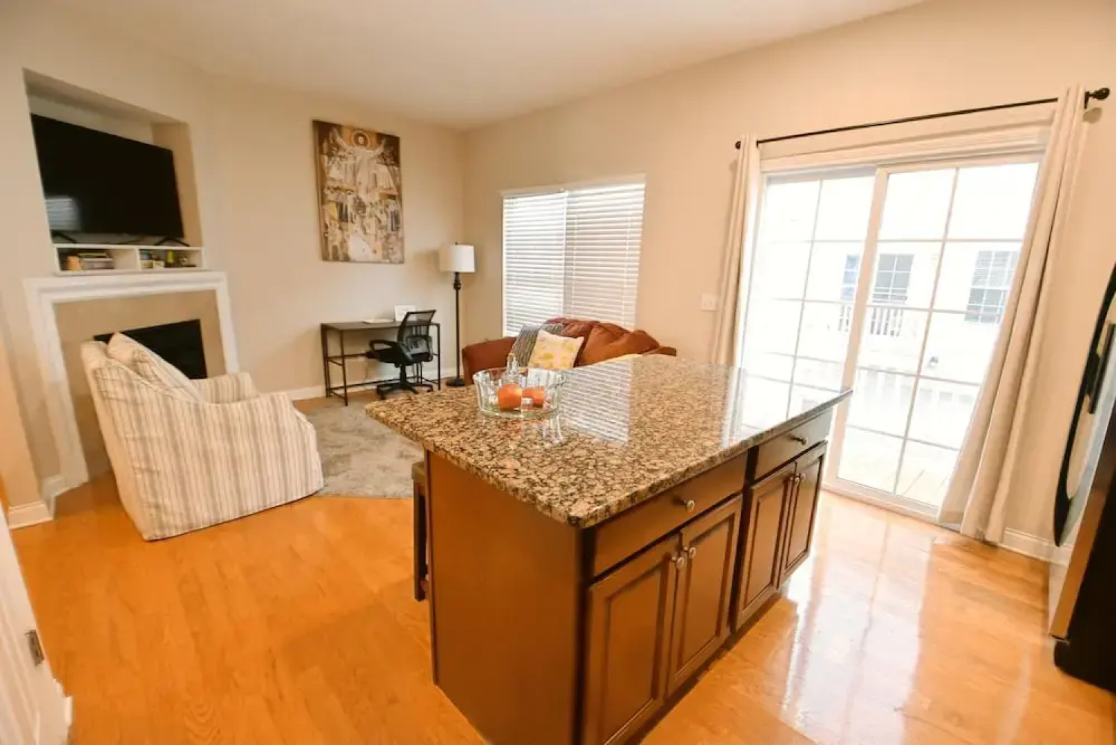 Walk to Notre Dame Spacious 3BR Townhome w Garage Family-friendly Amenities 123p