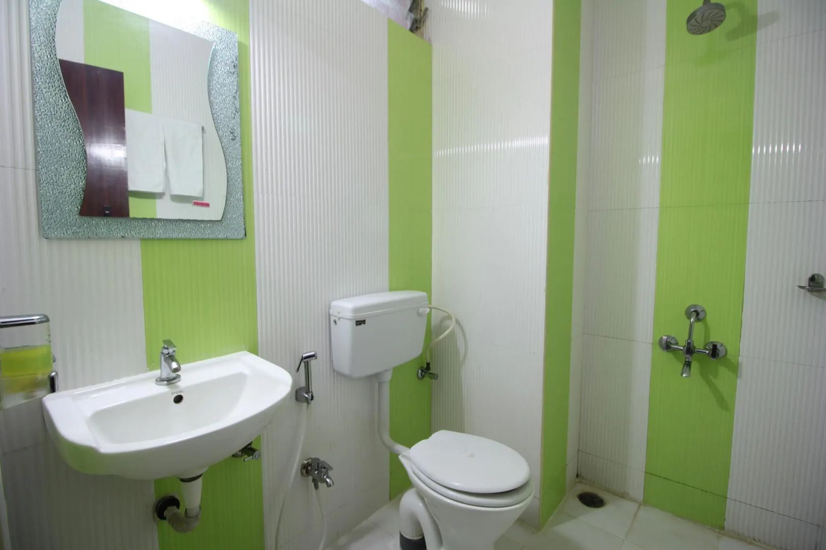 Hotel Kadamba Comforts