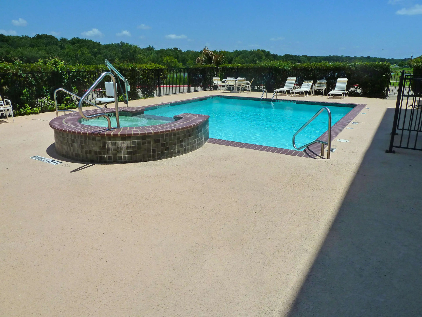 Americas Best Value Inn & Suites Gun Barrel City