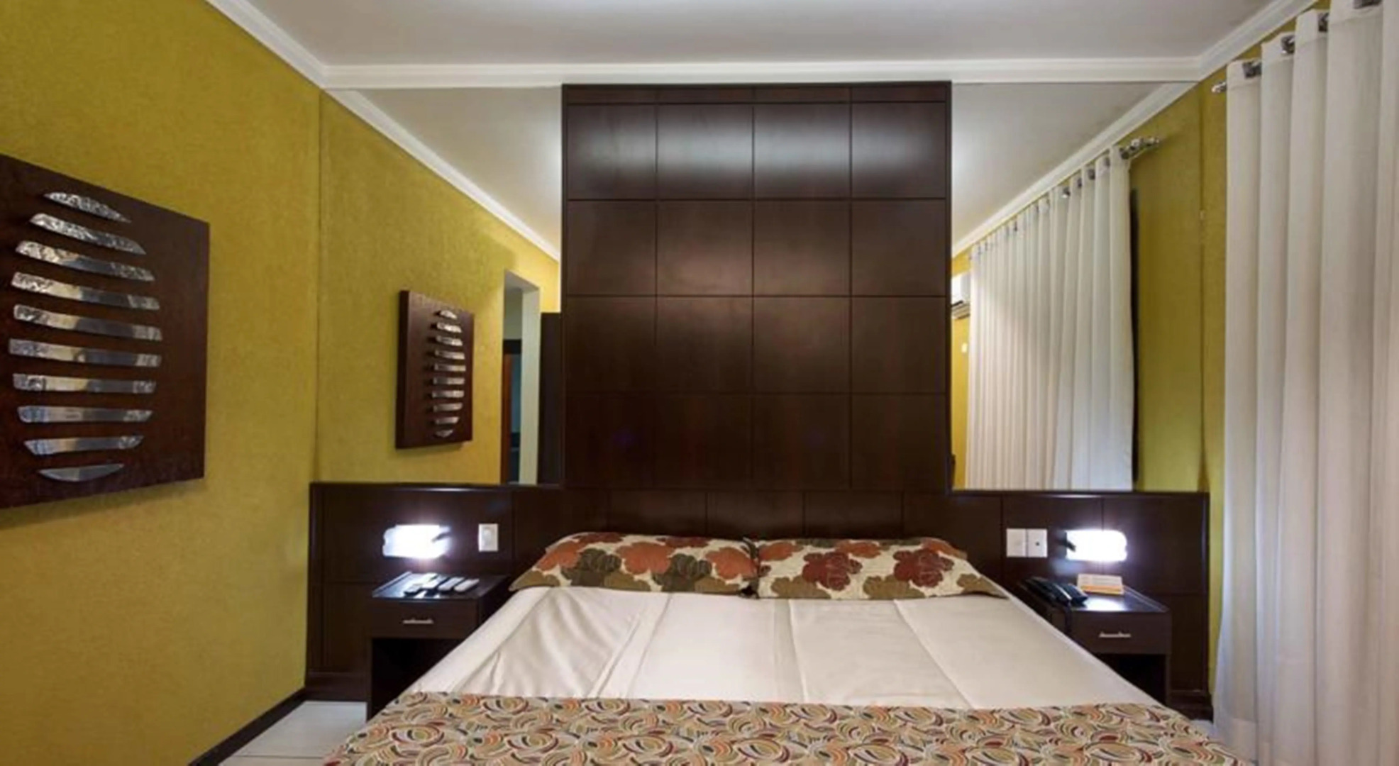 Bristol Exceler Plaza Hotel