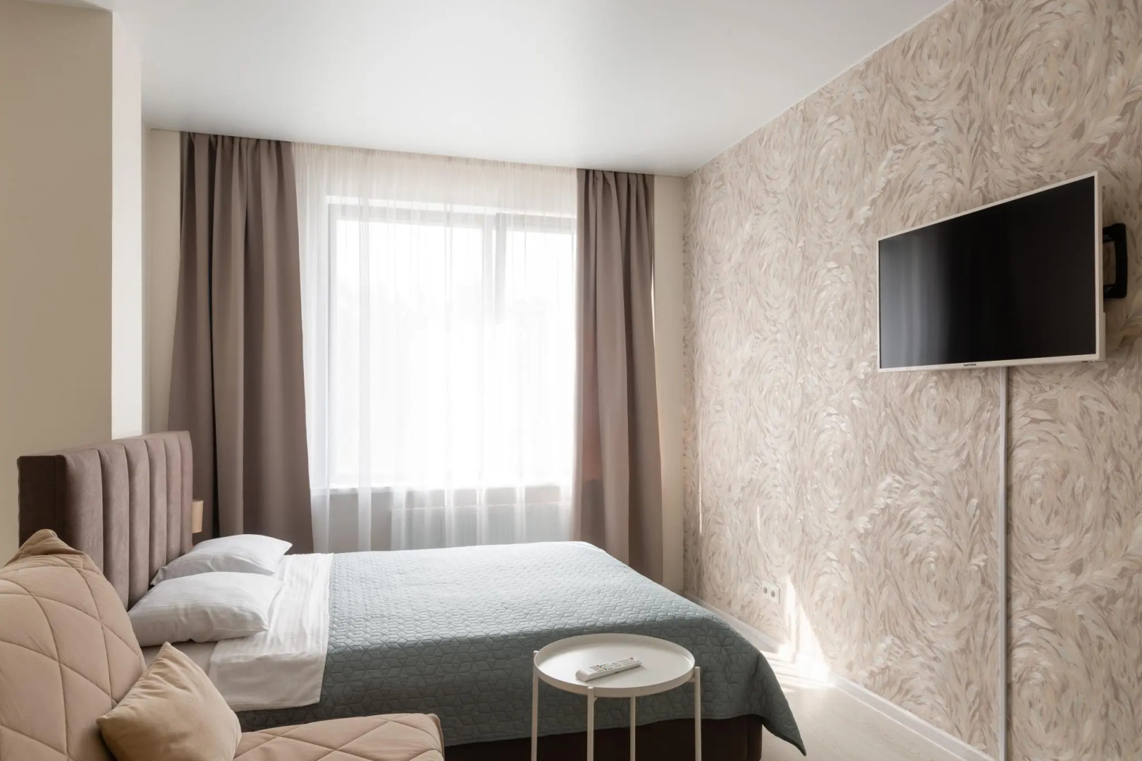 4 Ugla (Четыре угла) на Максима Горького 150