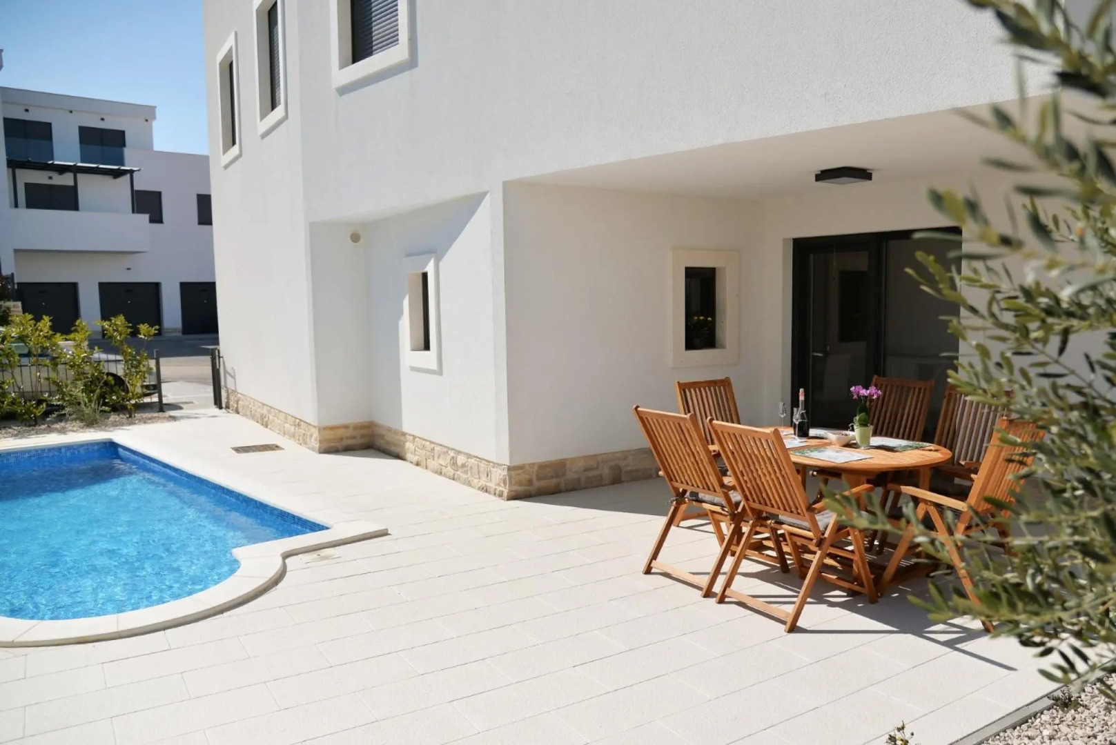 Nata - free parking - A1(4+2)