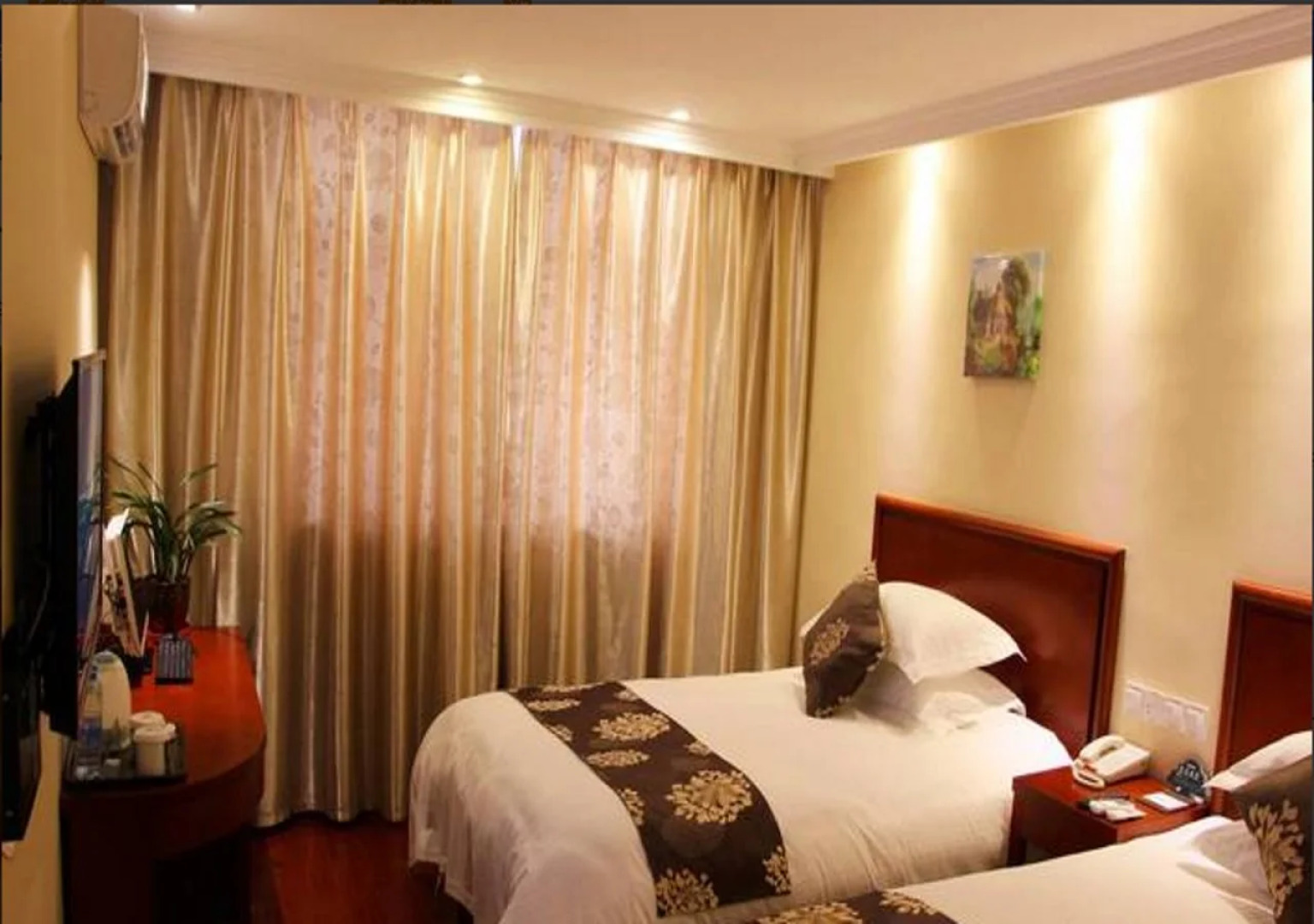 GreenTree Inn Huaian North Chengde Road Sakura Park Phoenix Palace Hot