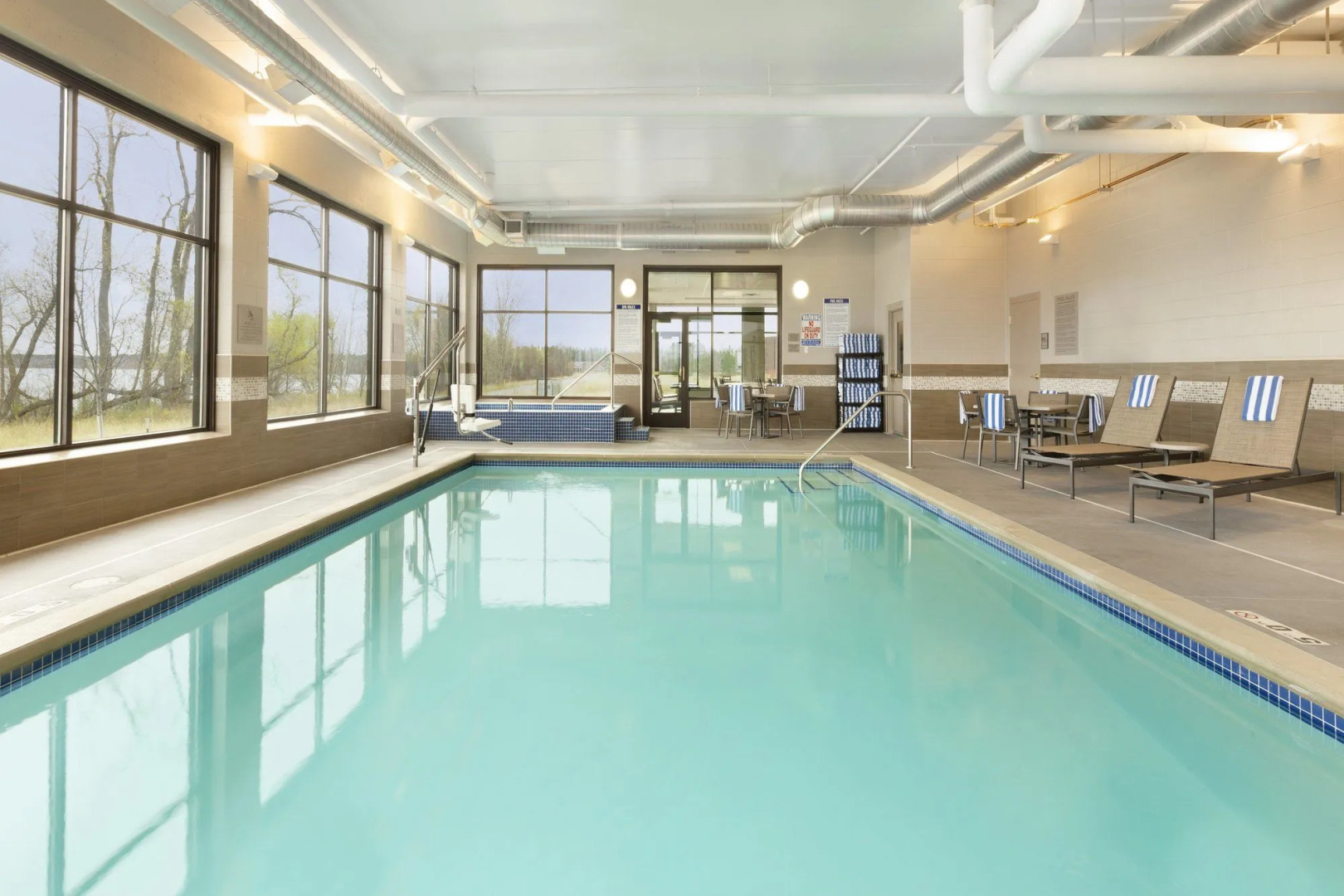 Country Inn & Suites by Radisson, Bemidji, MN