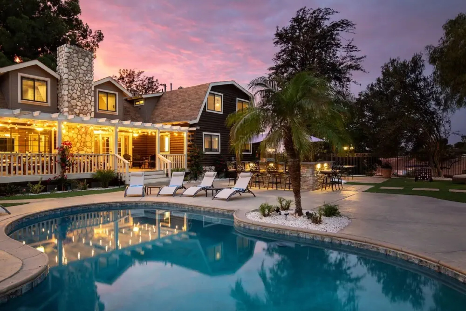 Chateau Syrah by Avantstay Picturesque Estate w/ Pool, Hot Tub, Pool Table & Table Tennis New Pickleball Court + Basketball Hoop