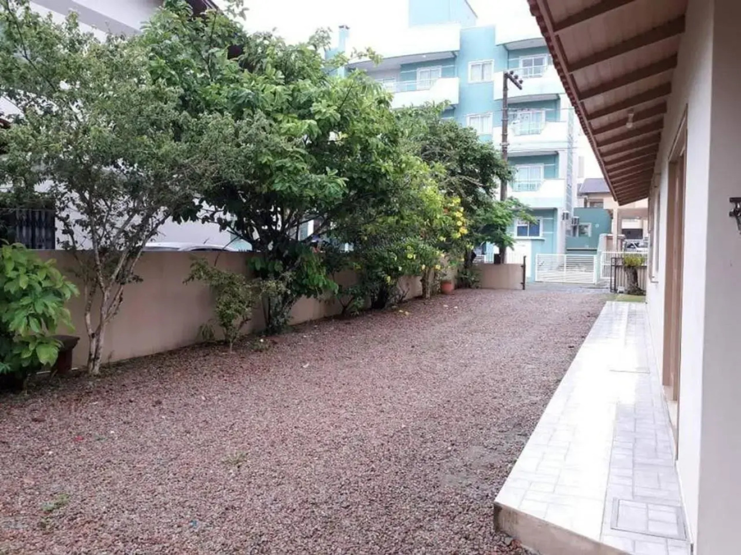 Casa de 03 dormitórios no centro de Bombinhas