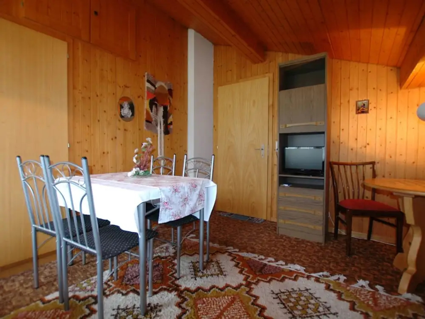 Pristine Home in a Charming Village, Large Grassy Sunbathing Area, View of the Mönch and Jungfrau