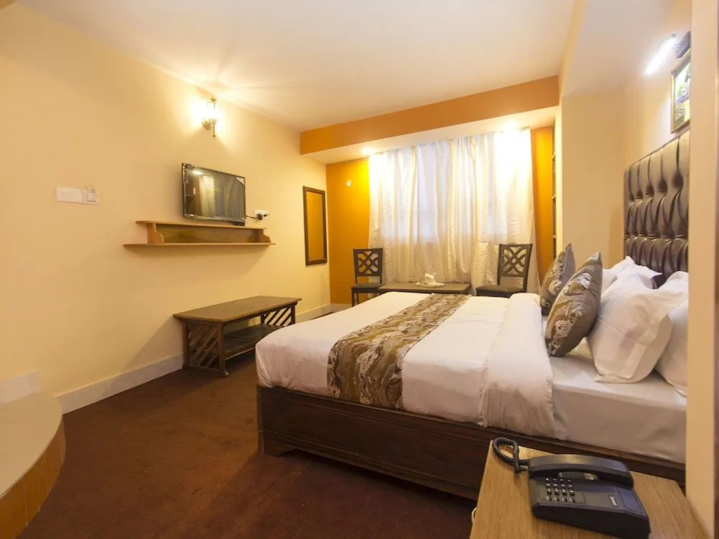 OYO 12370 Royal Sarava