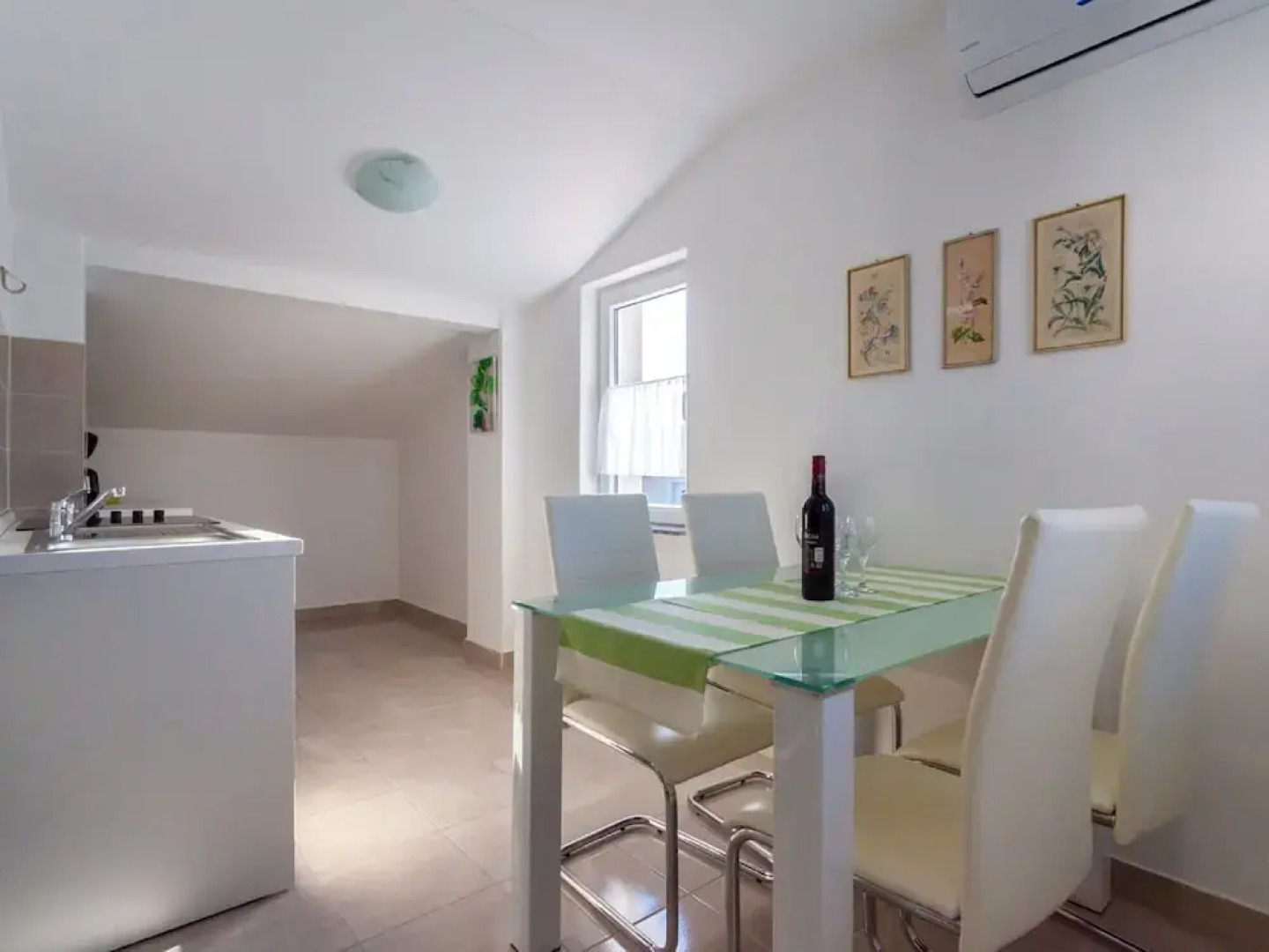 Apartment in Sveti Vid Near the Adriatic