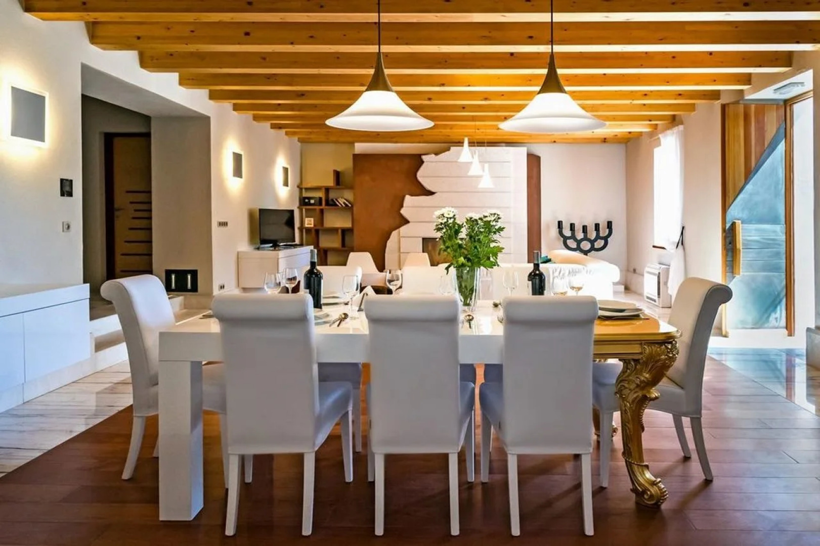 Beachfront Villa Mediteran