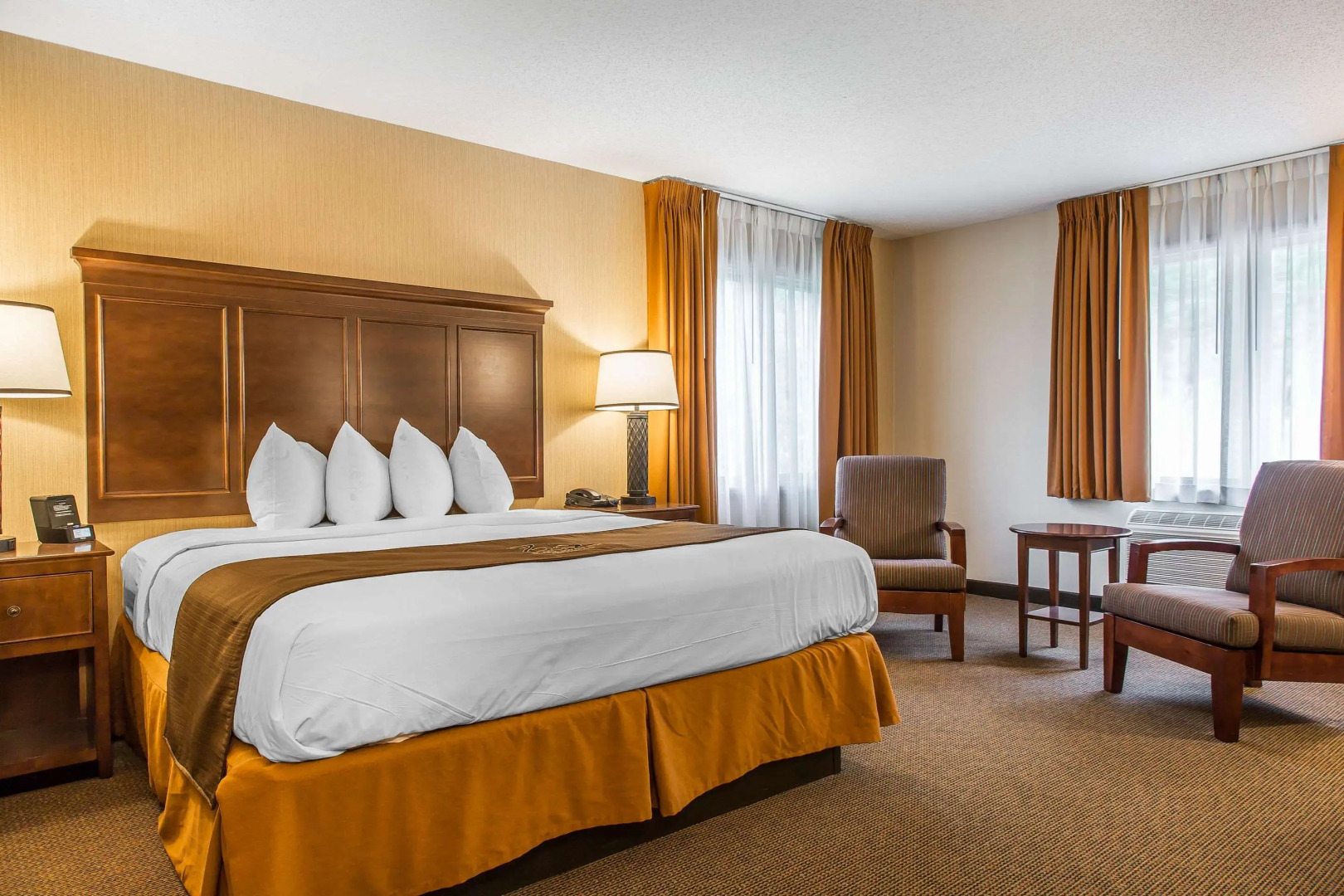 The Black Swan Lee - Lenox, an Ascend Collection Hotel