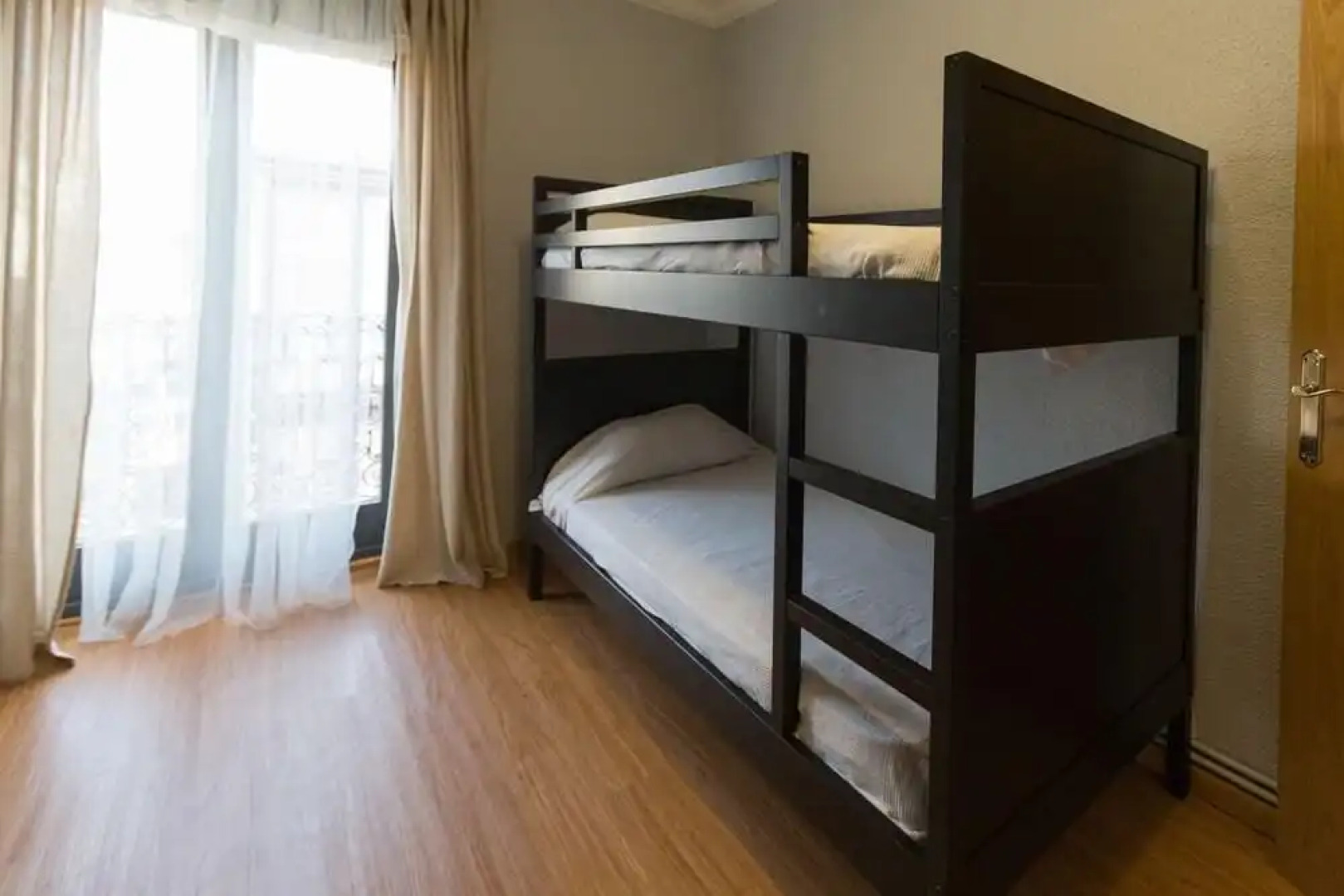 Iribarren I-II by Aptos Turisticos Tudela