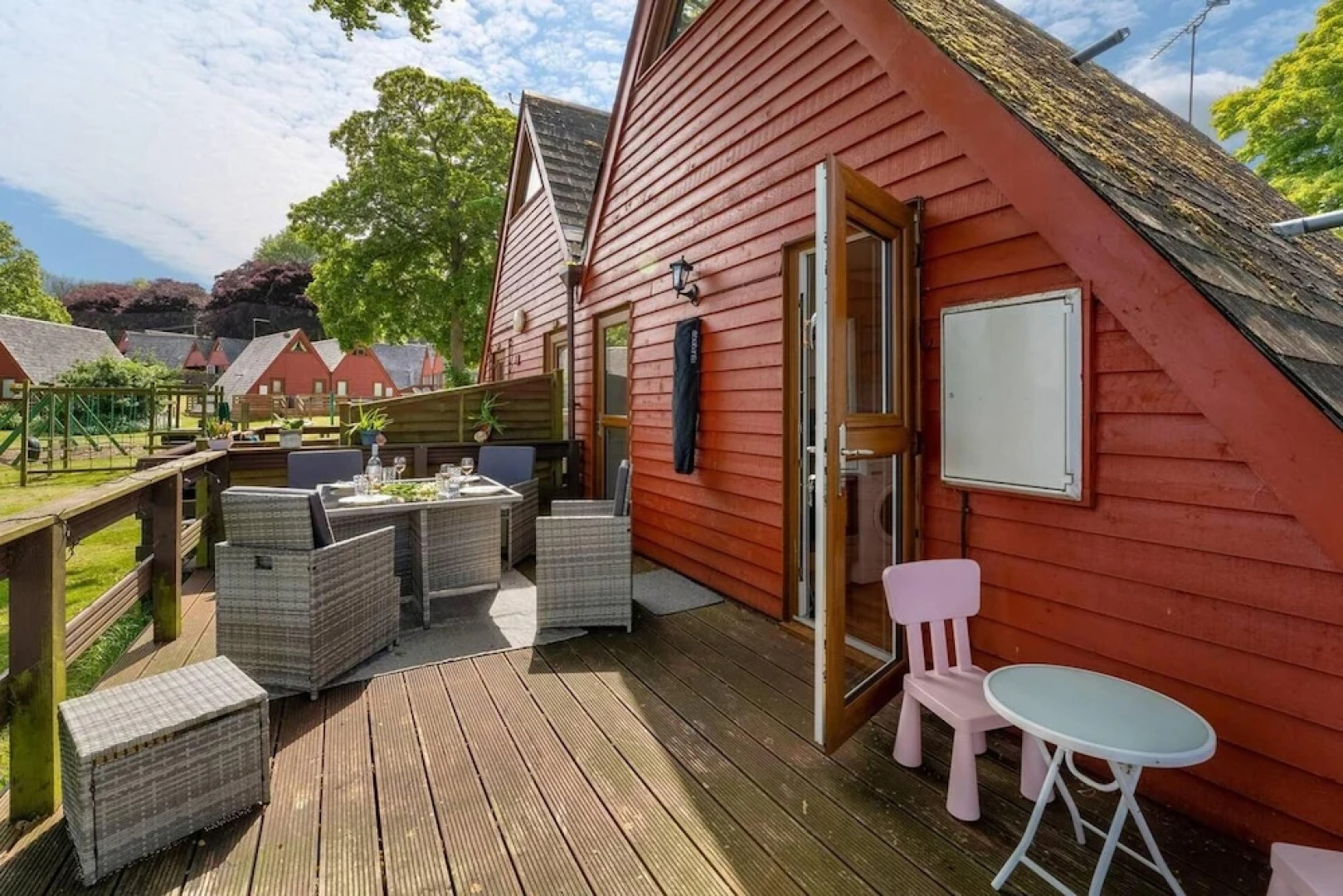 The Lookout, Sunny Beach Retreat, Sleeps 5 Guests