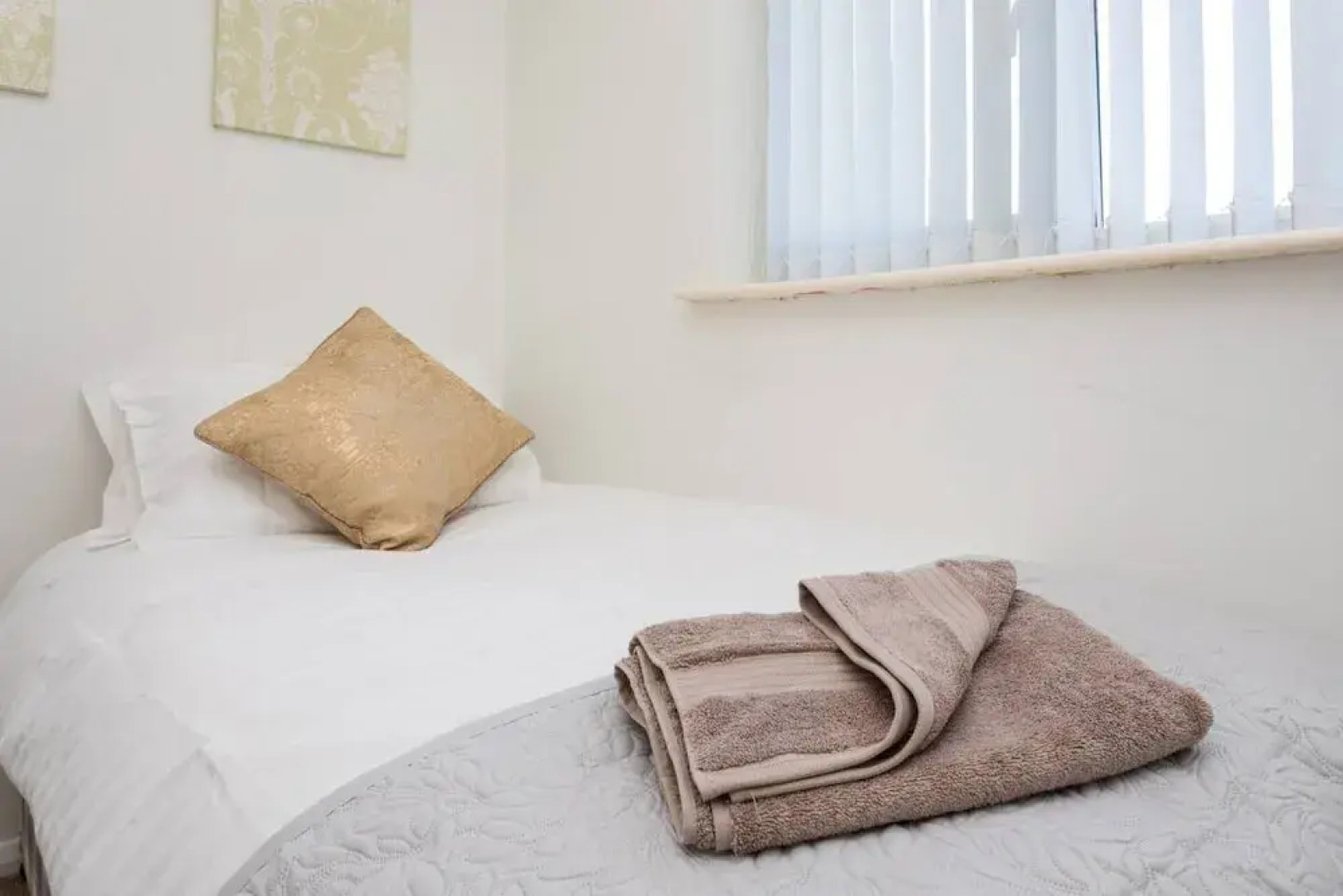 Fabulous 3-bed House, Close to Station