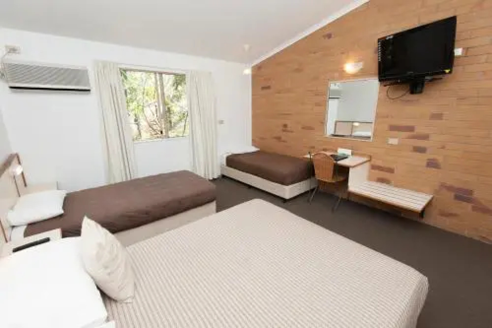 Country Comfort Gin Gin Wild Scotsman Motor Inn