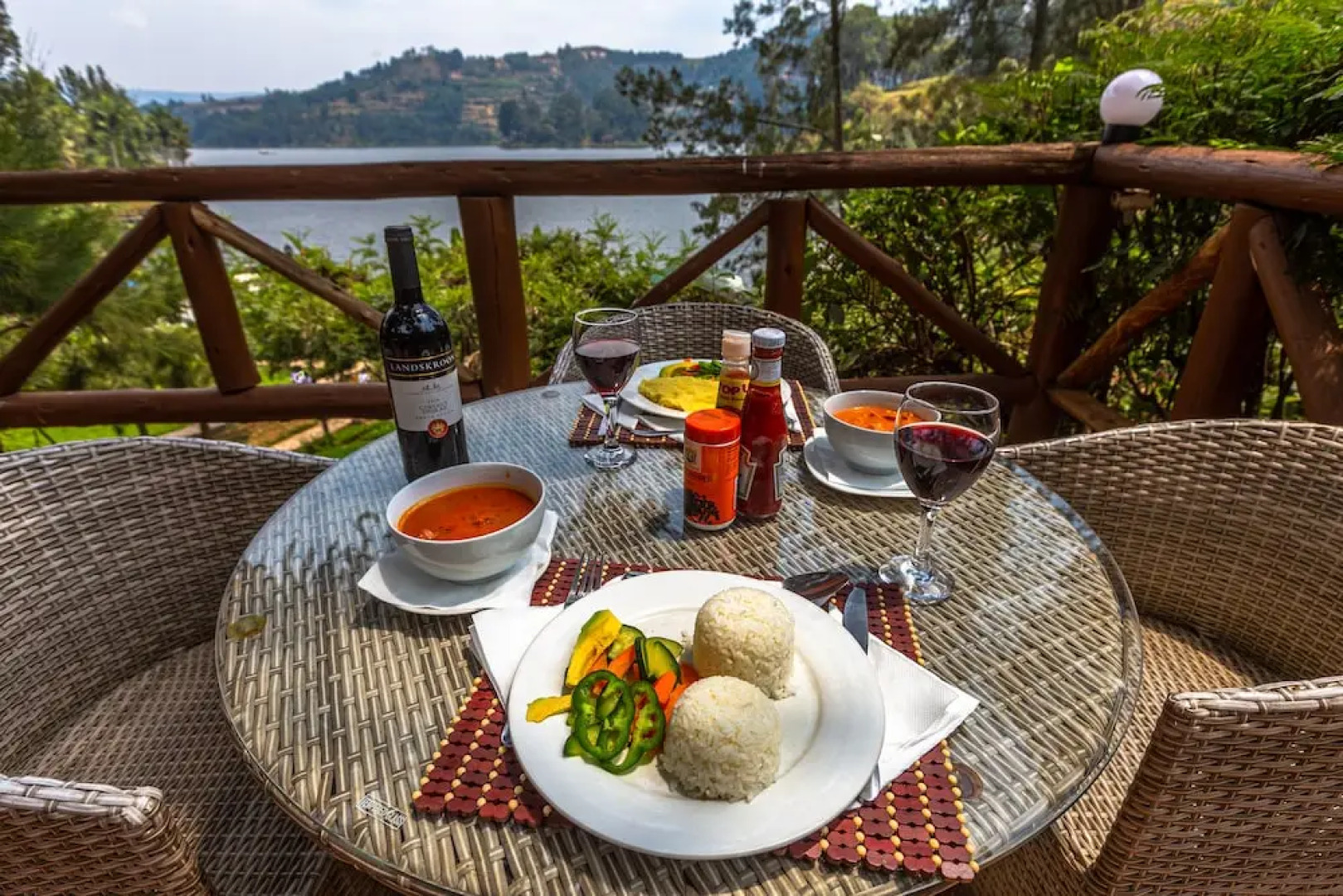 Lake Bunyonyi Overland Resort