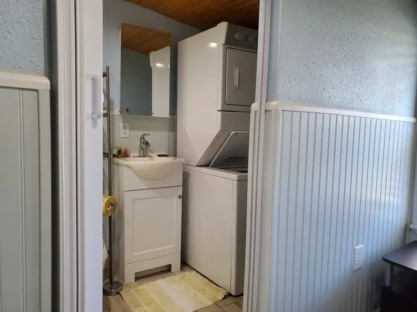 Nautical That One Apartment Near City Attractions by Redawning