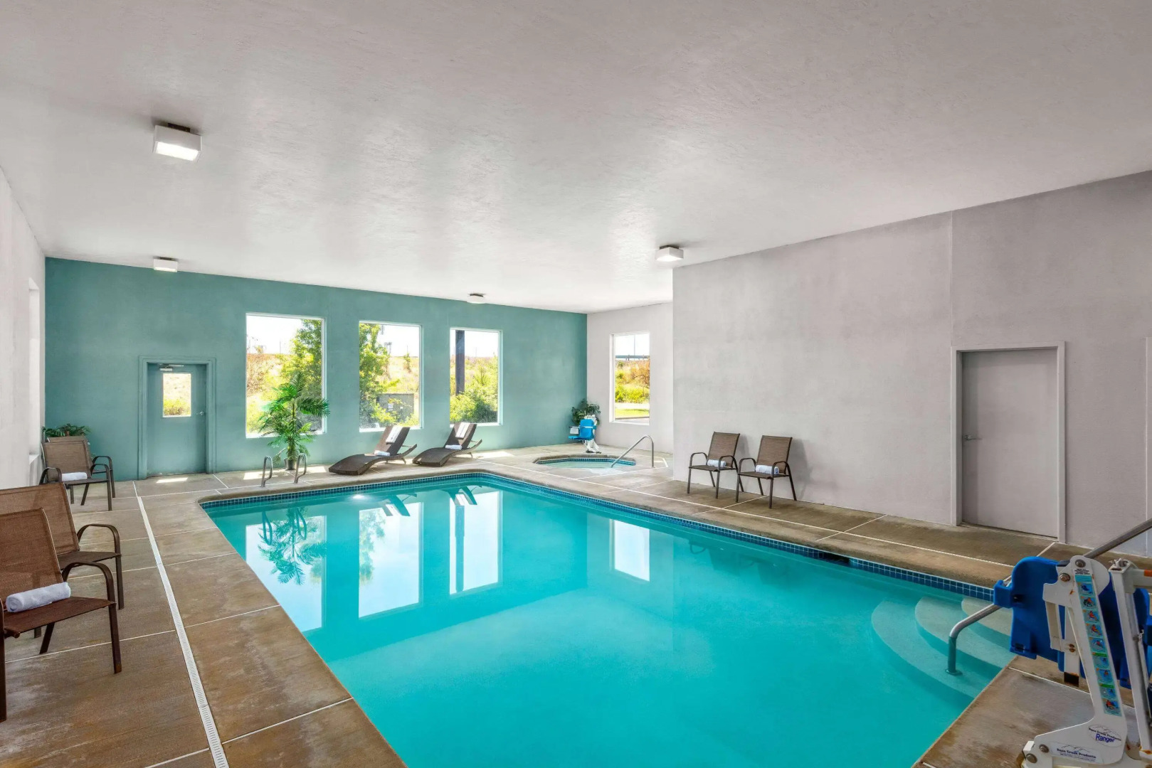 Super 8 by Wyndham Roseburg