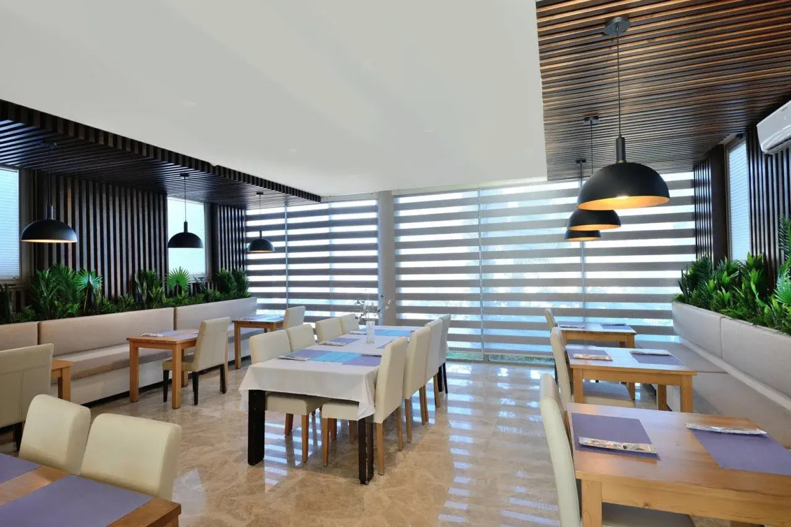 Lugga Boutique Hotel & Beach