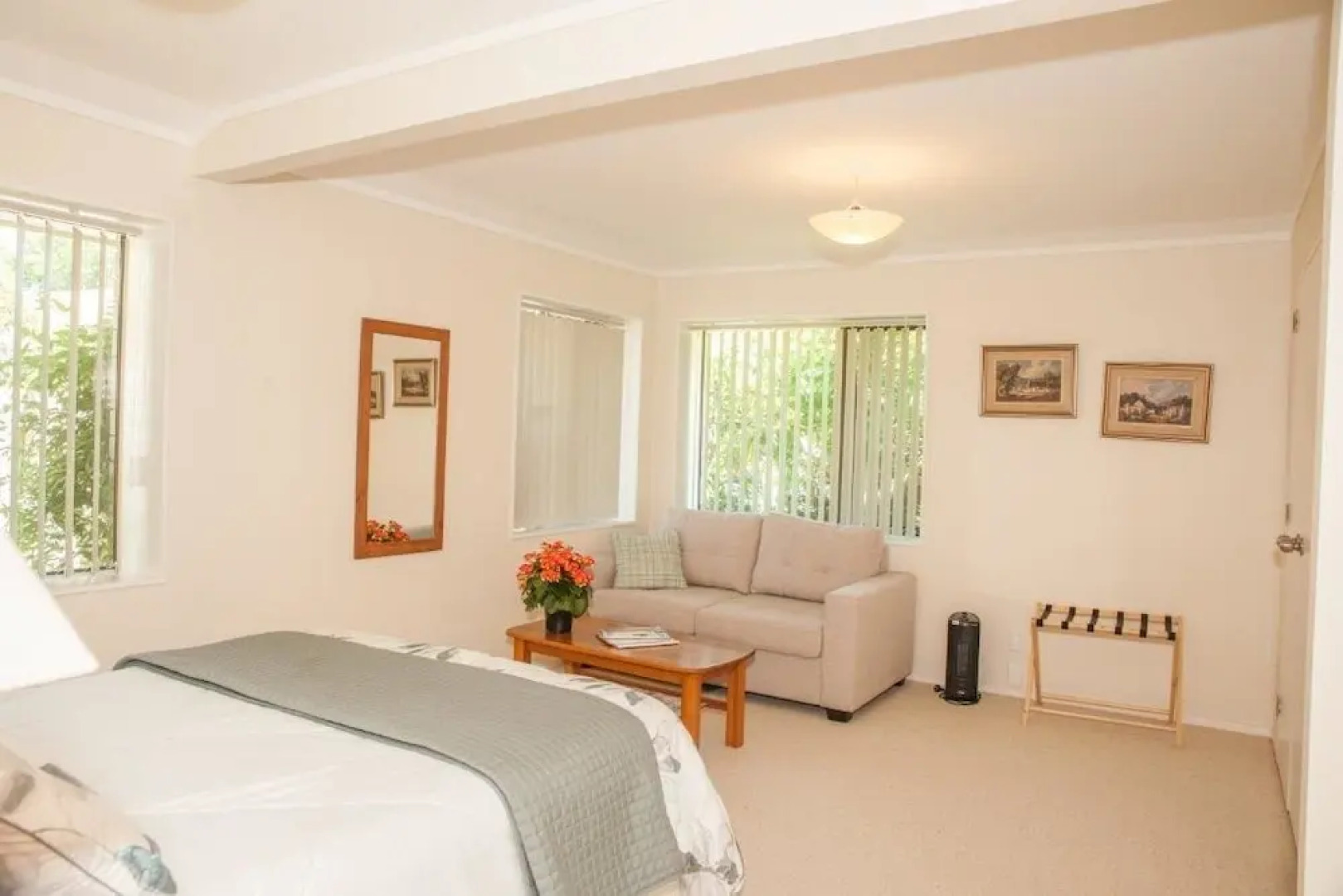 Abundante B&B on 8 Marlowe