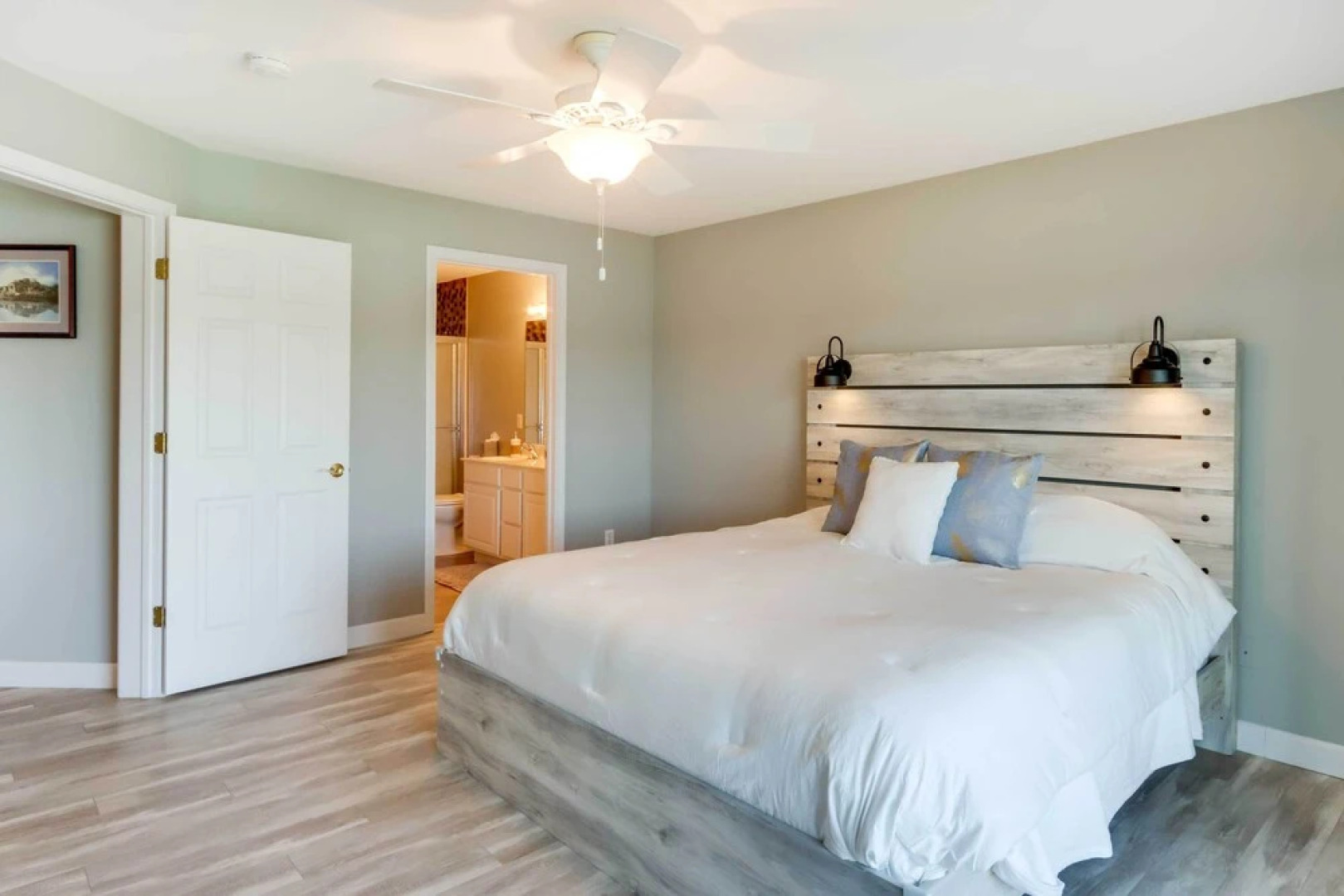 Lakefront Ozark Condo w/ Spacious Balcony!