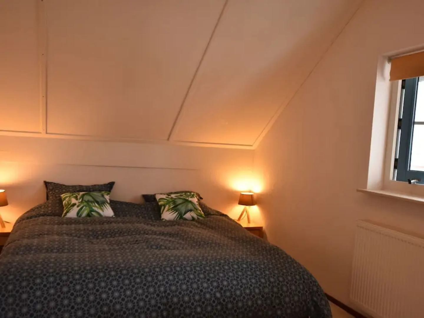 Exclusive Holiday Home Floating on a Lake in Friesland