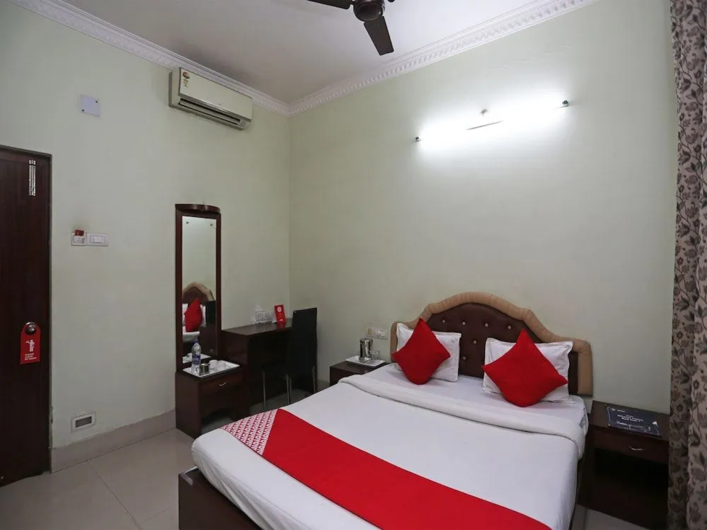 Oyo 27644 Cozycom